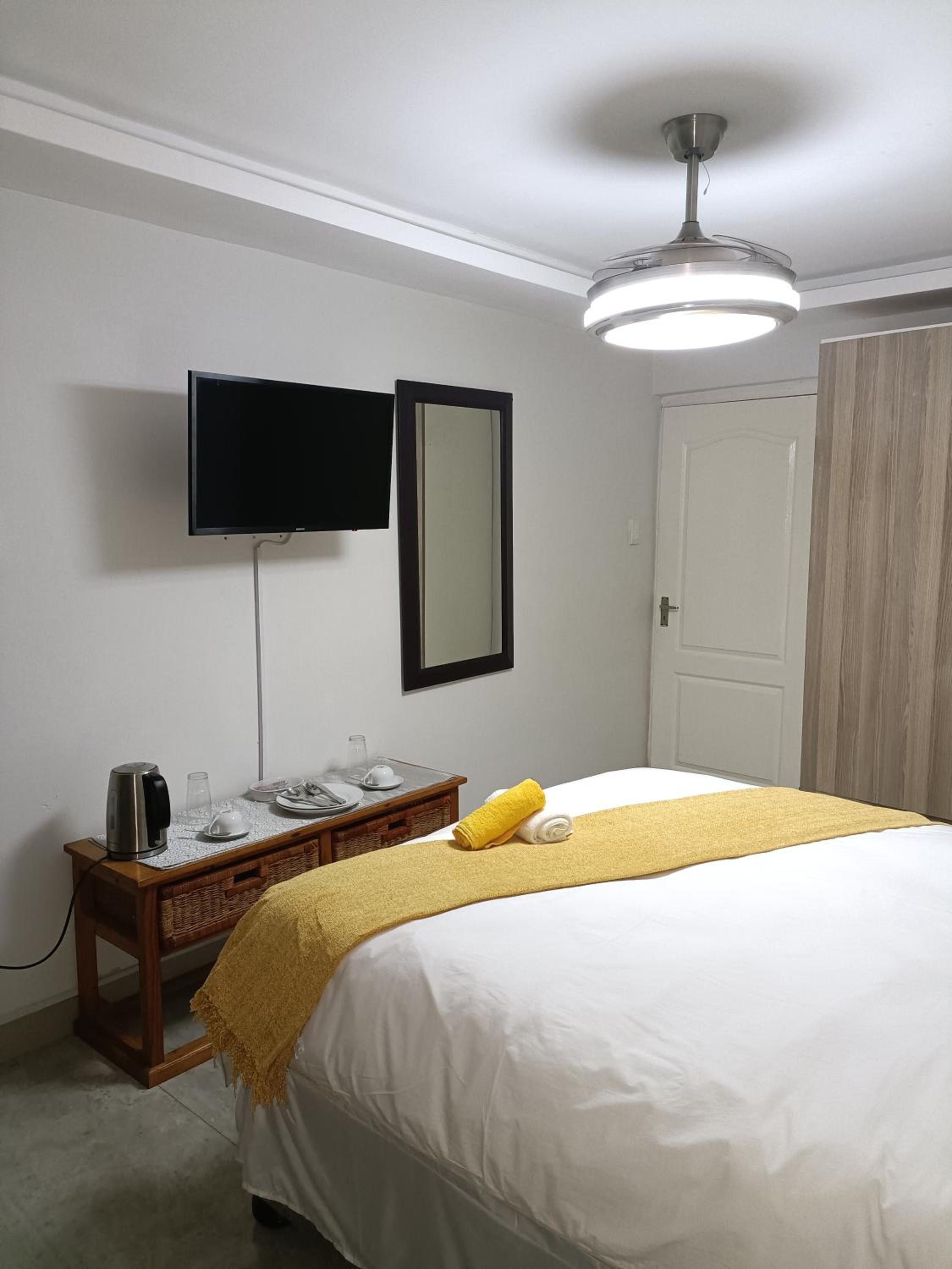 Deluxe Double Room with Shower - Photo 14