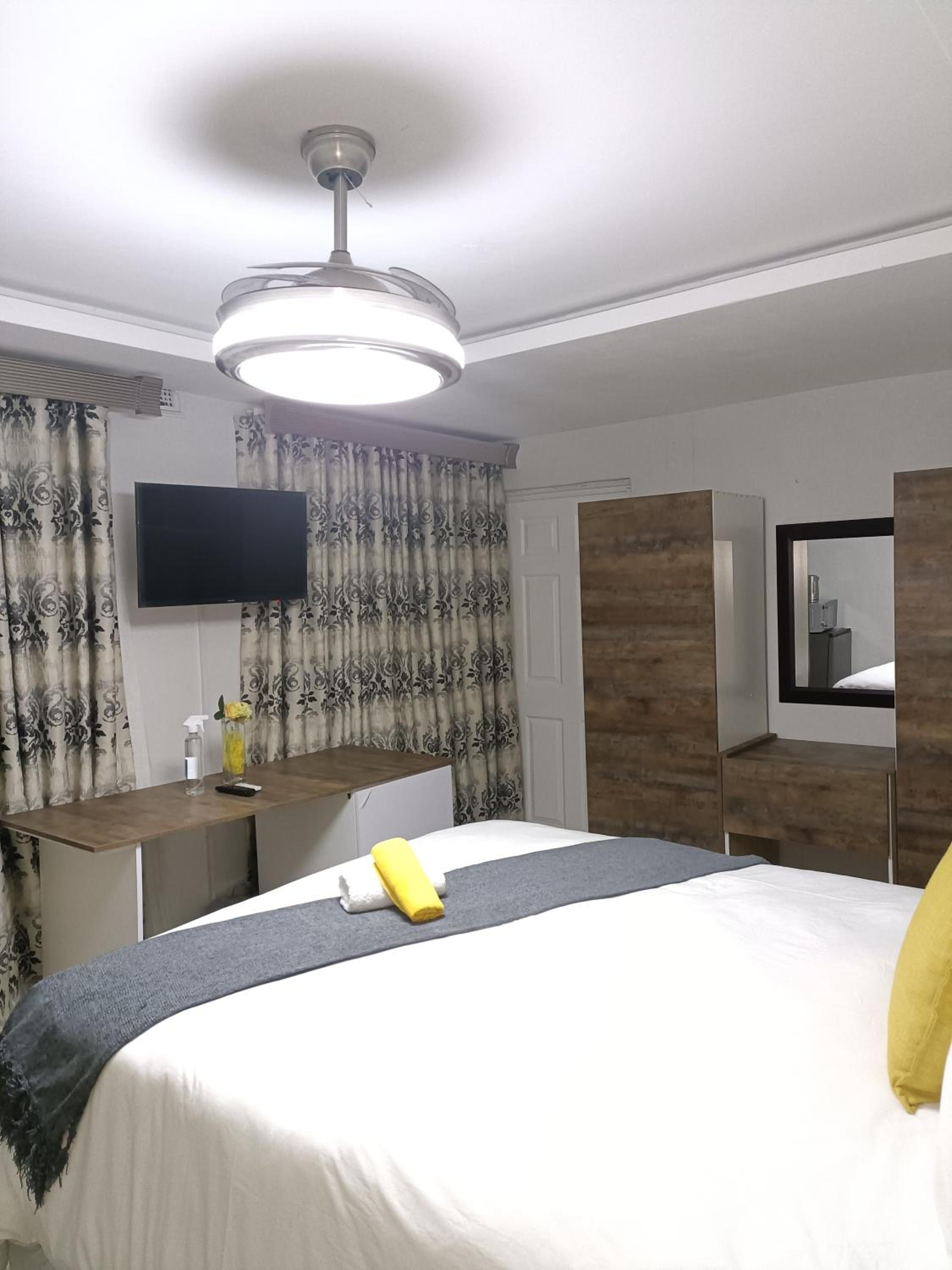 Deluxe Double Room with Shower - Photo 4