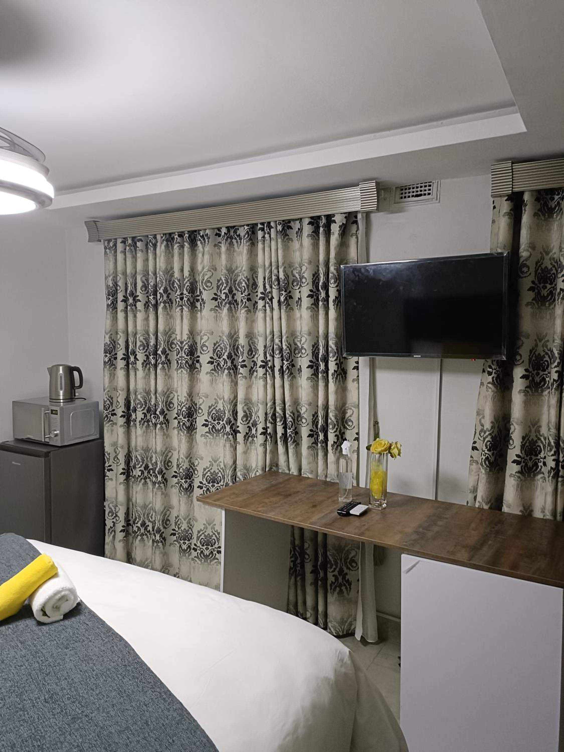Deluxe Double Room with Shower - Photo 5