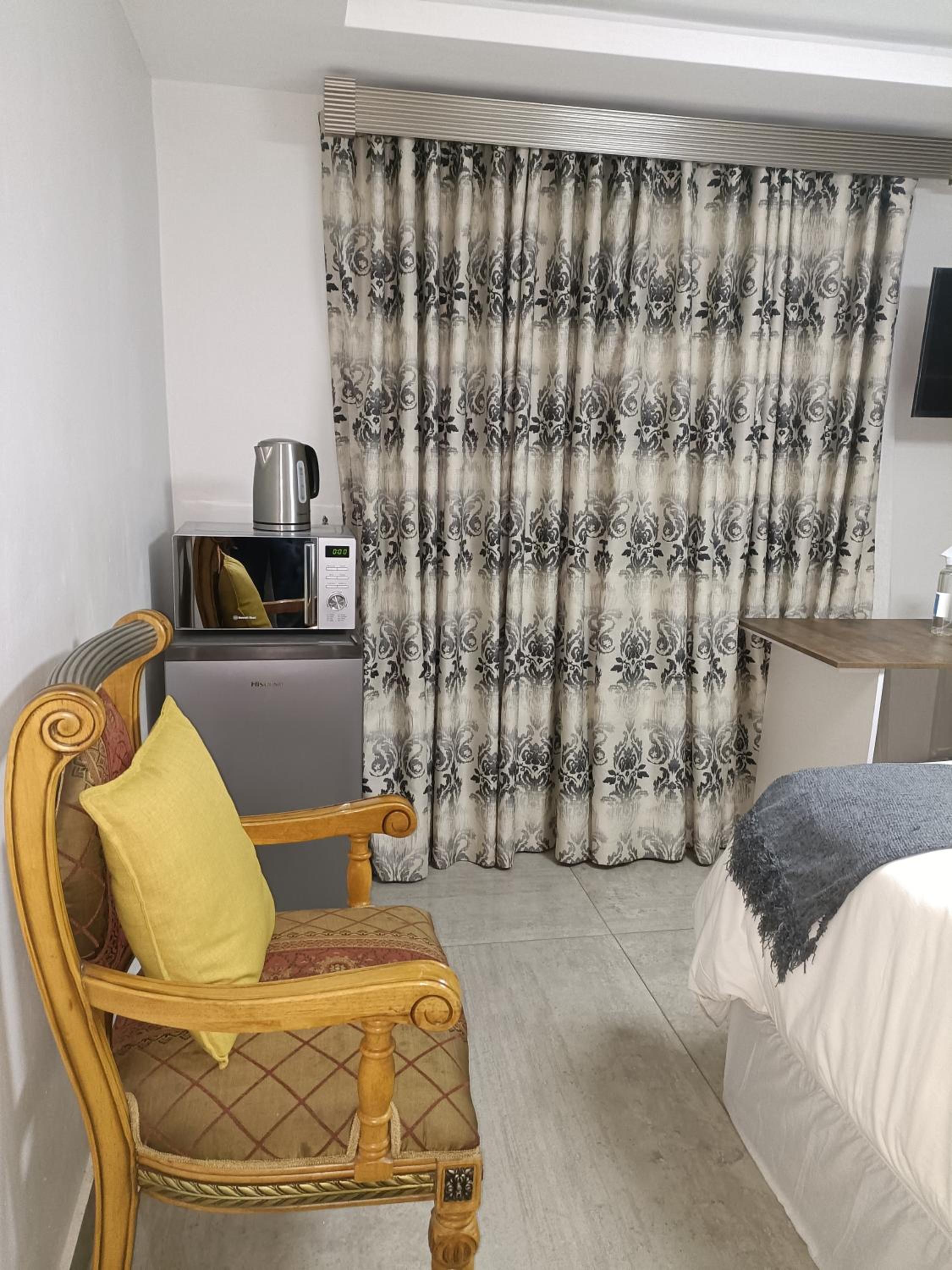 Deluxe Double Room with Shower - Photo 6