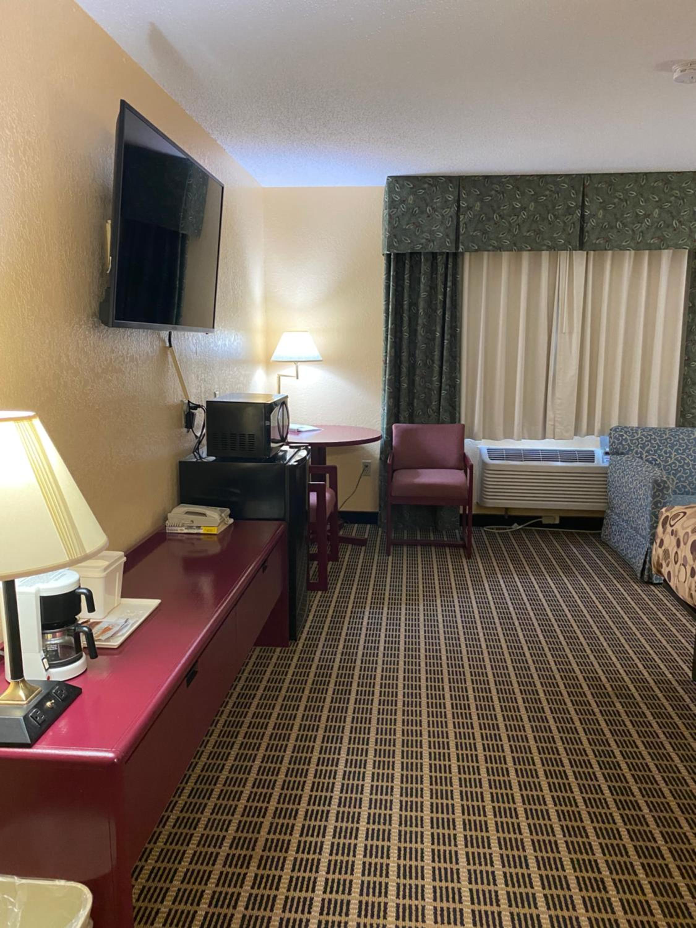 Queen Room photo 2