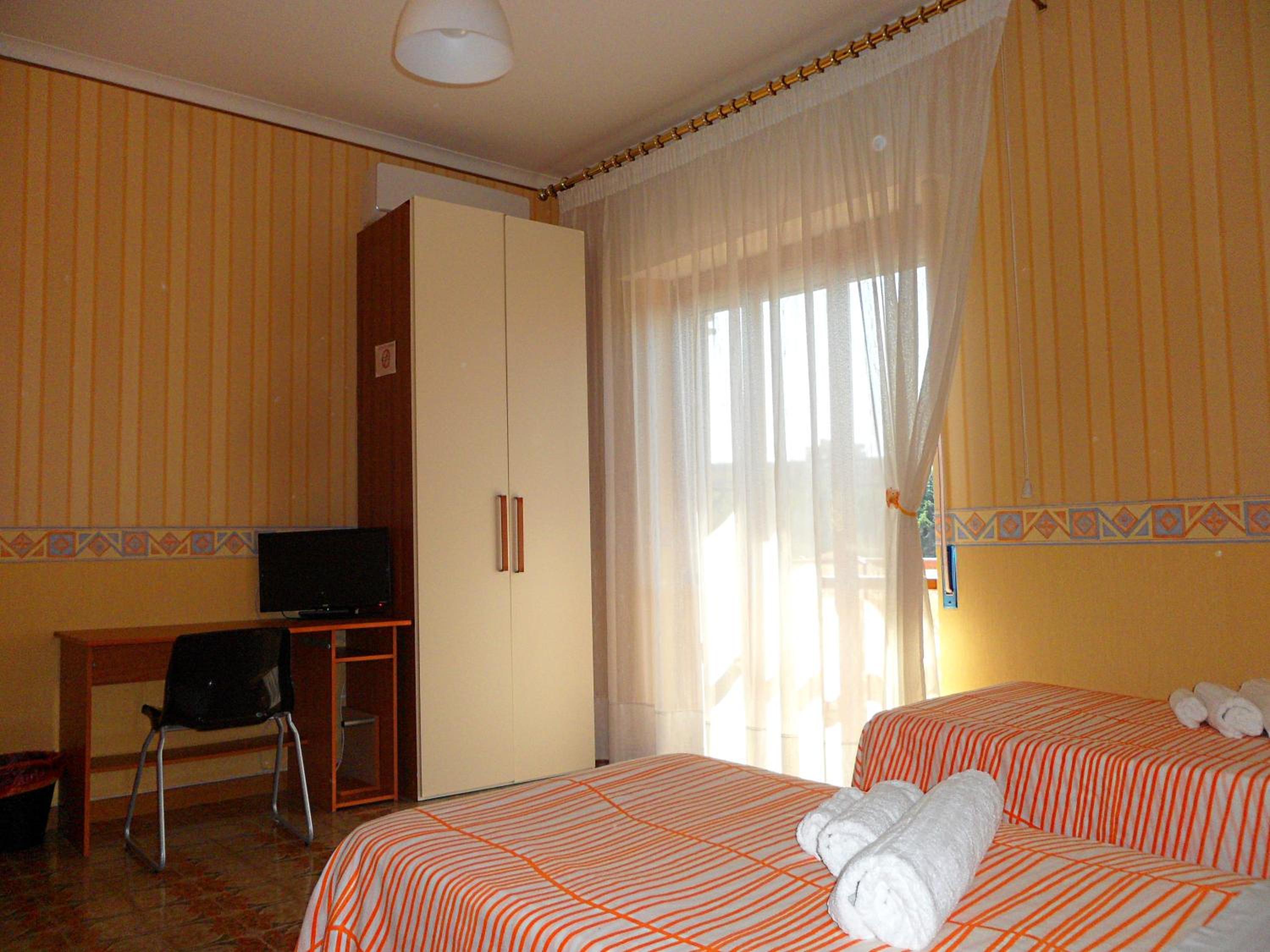 Triple Room with Private External Bathroom - Photo 1