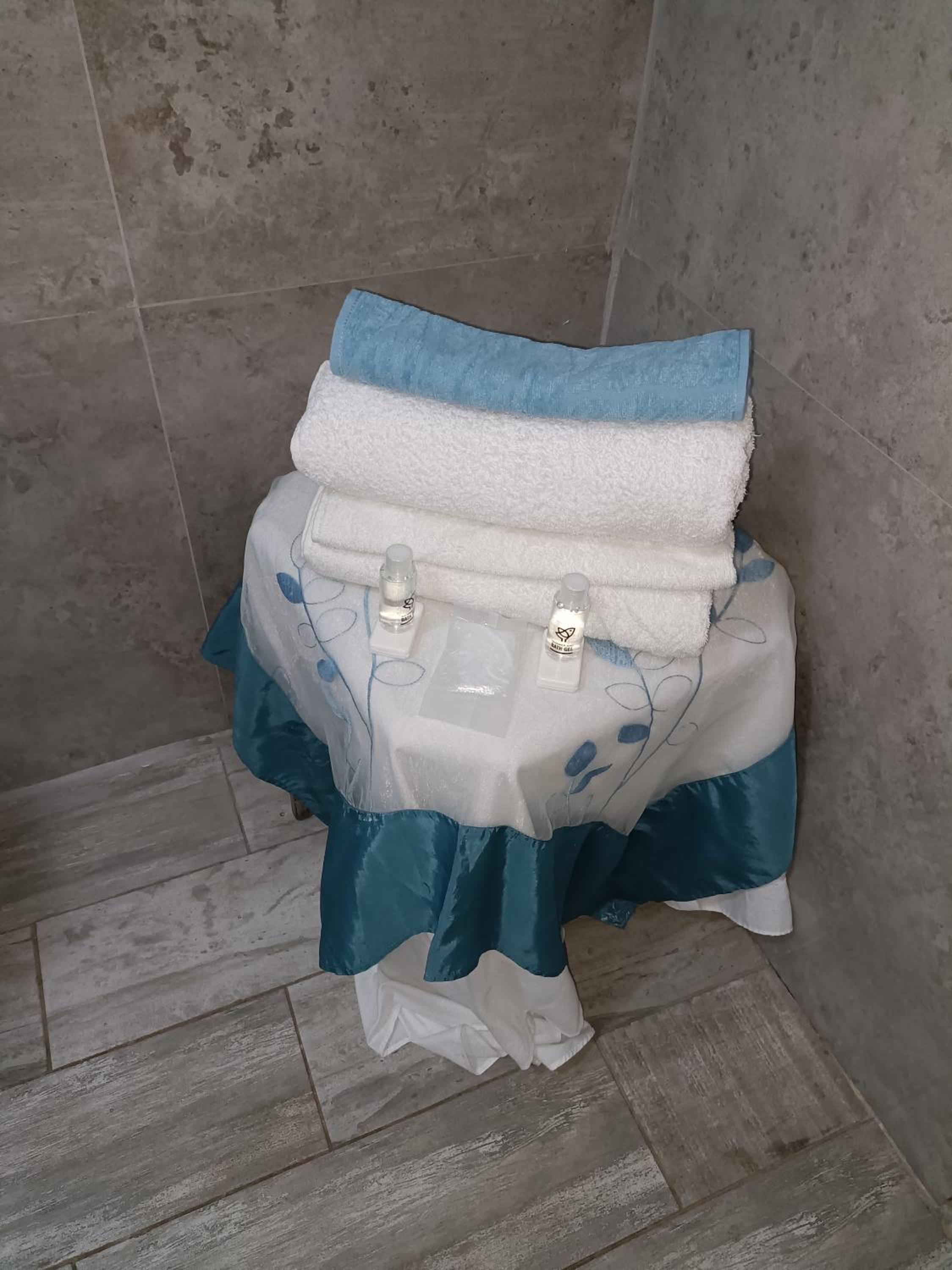 Deluxe Double Room with Shower - Photo 18