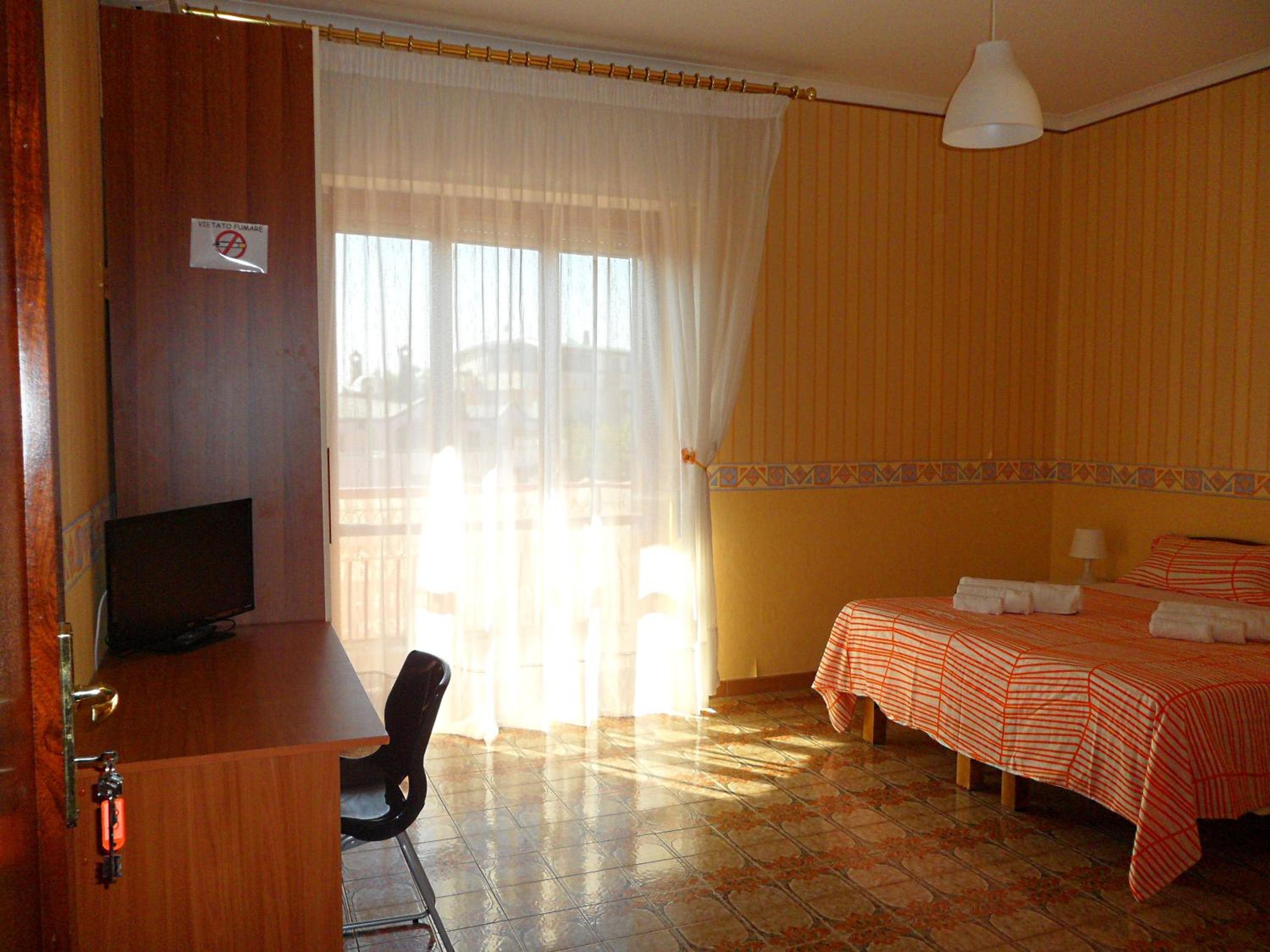 Triple Room with Private External Bathroom - Photo 9