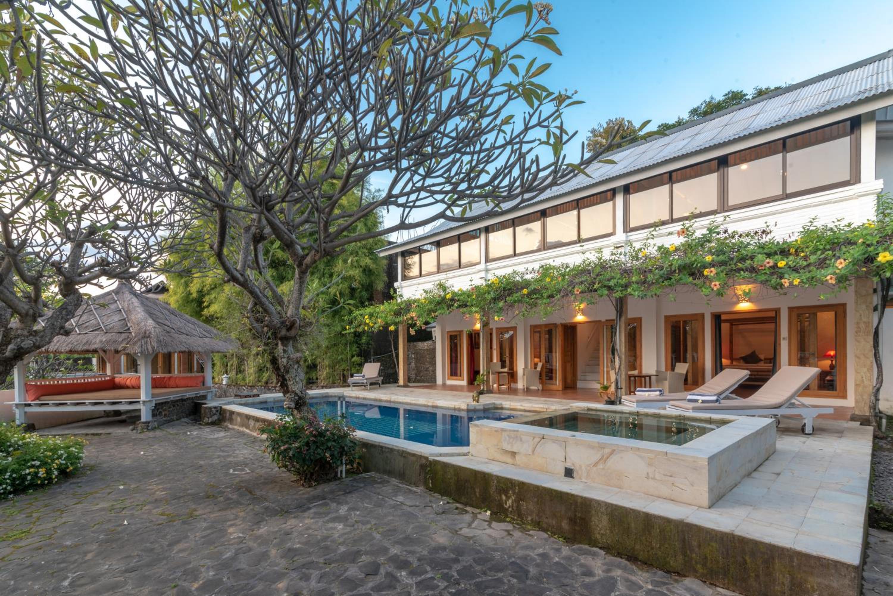 Villa photo 2