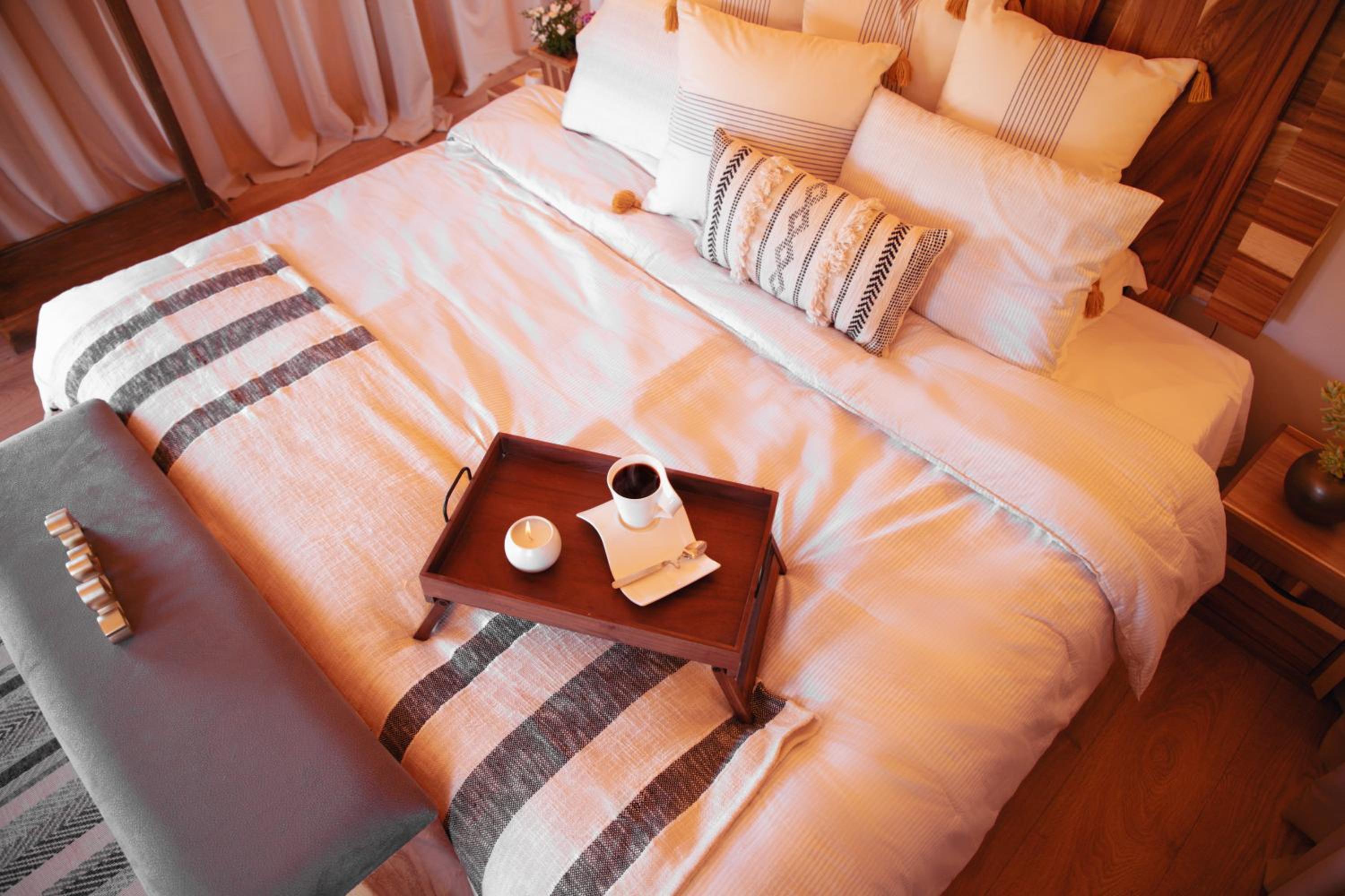King Suite with Balcony - Photo 7