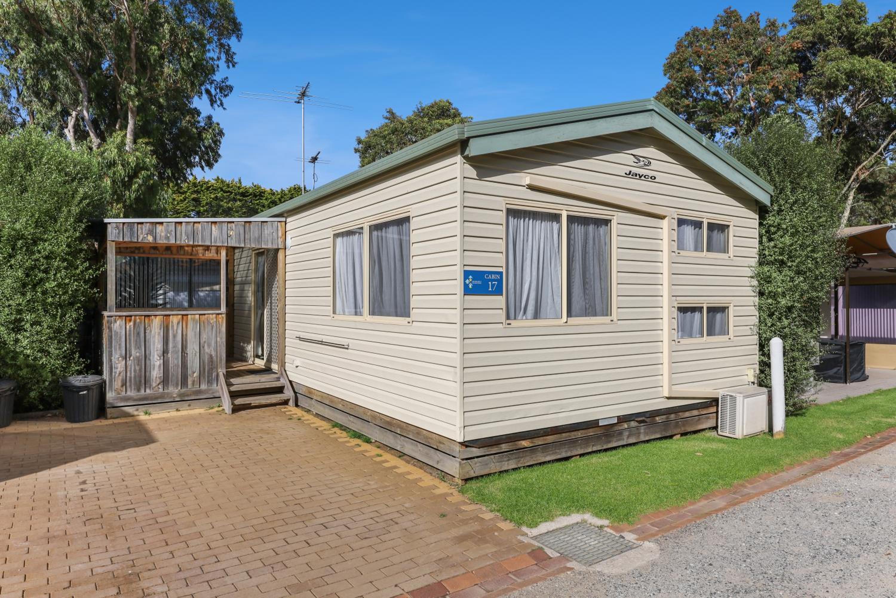 Self Contained Cabin photo 3