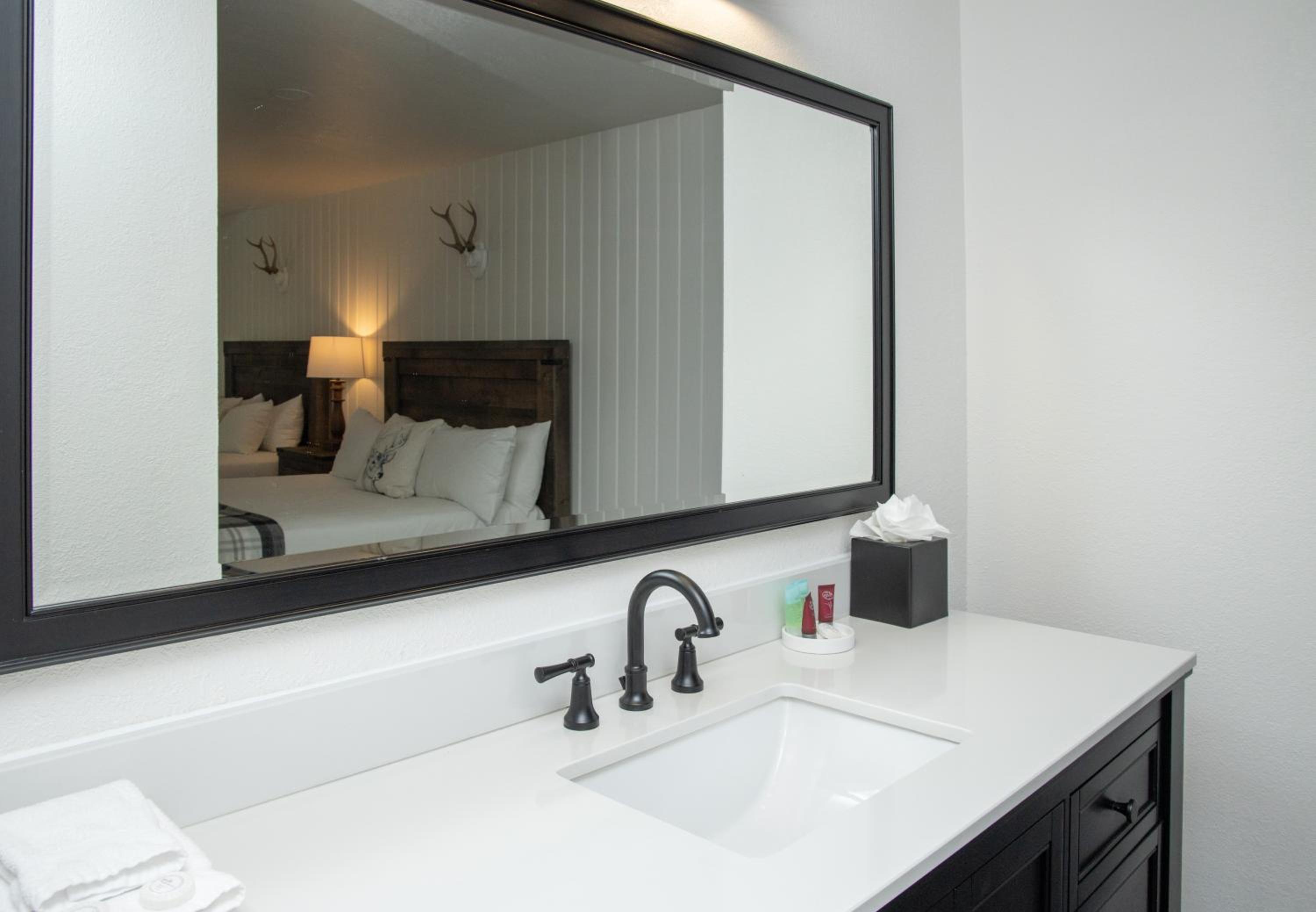 Deluxe Queen Room - Photo 3