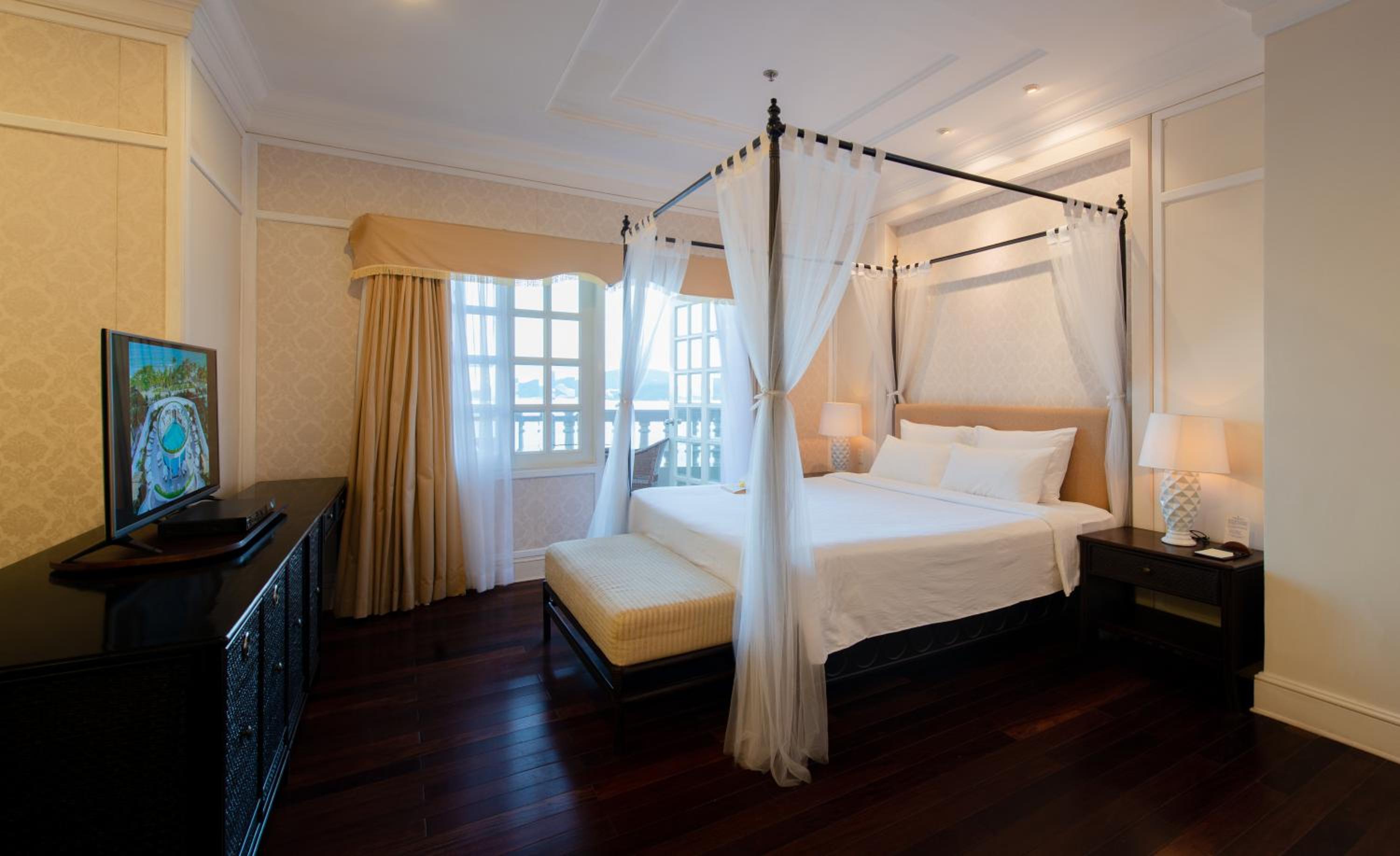 Executive Suite Ocean King | Outdoor & Indoor Jacuzzis - Photo 2