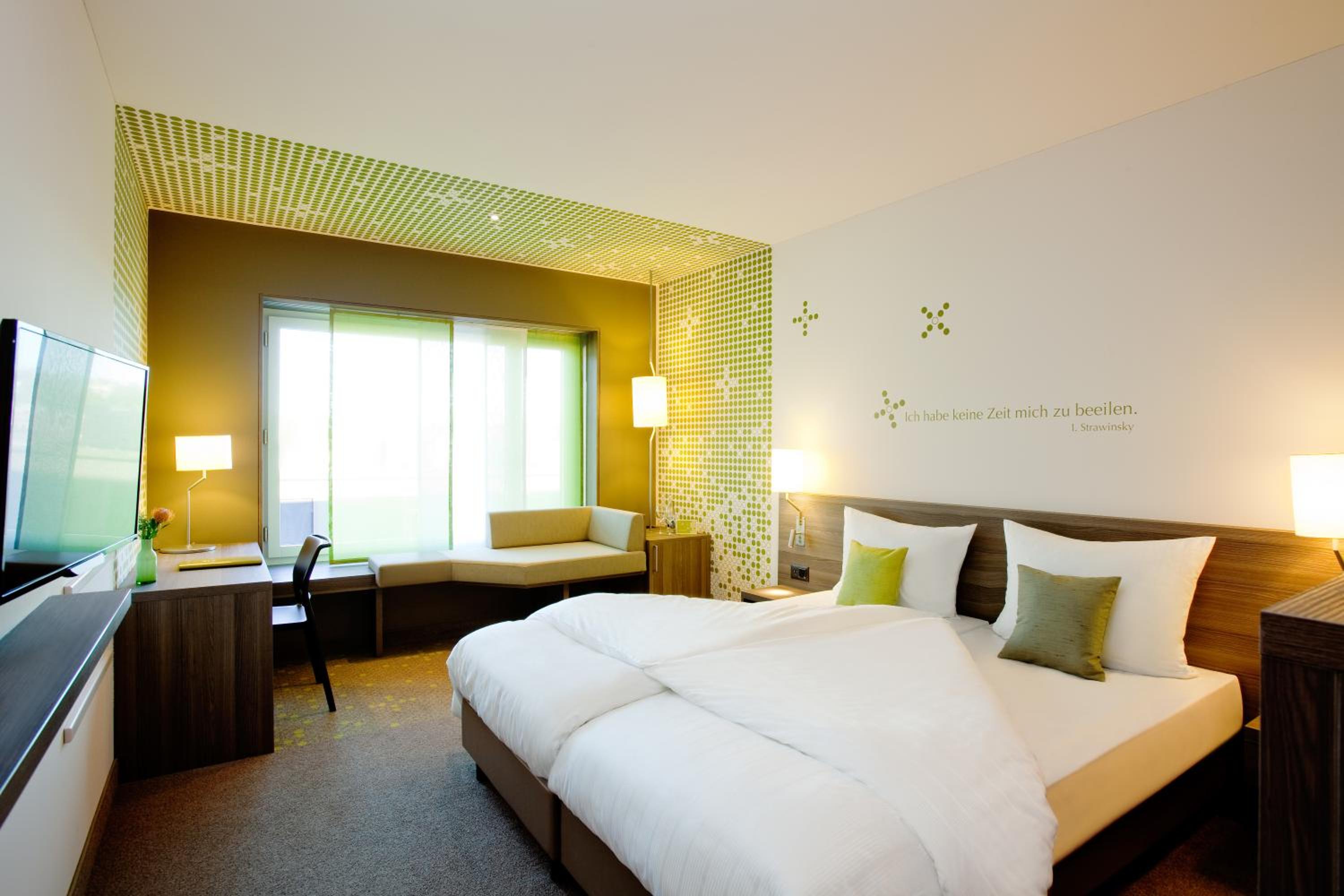 Deluxe Double Room thumbnail 5