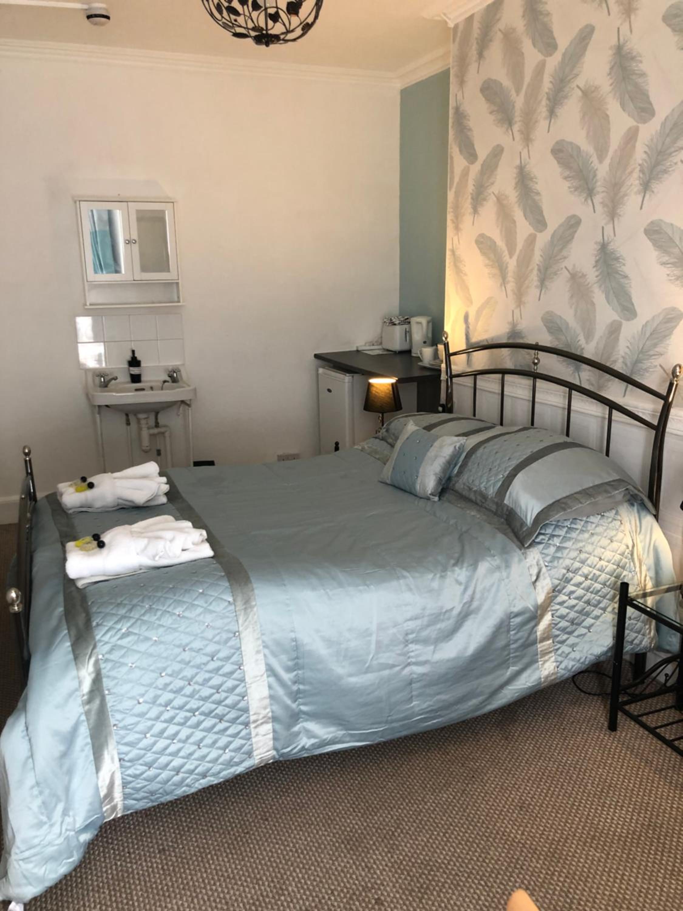 Budget Double Room - Photo 6