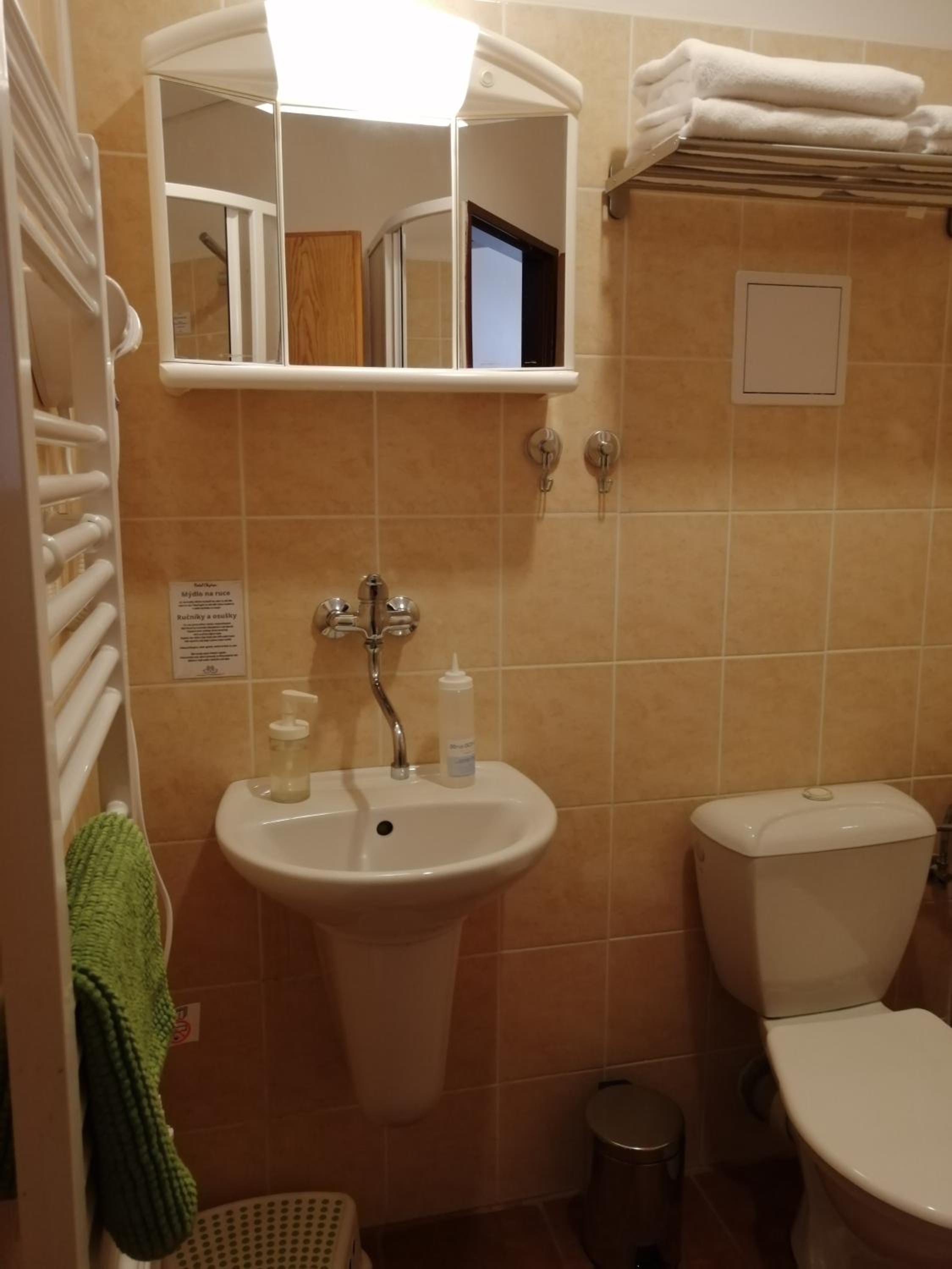 Double Room with Balcony - Photo 6