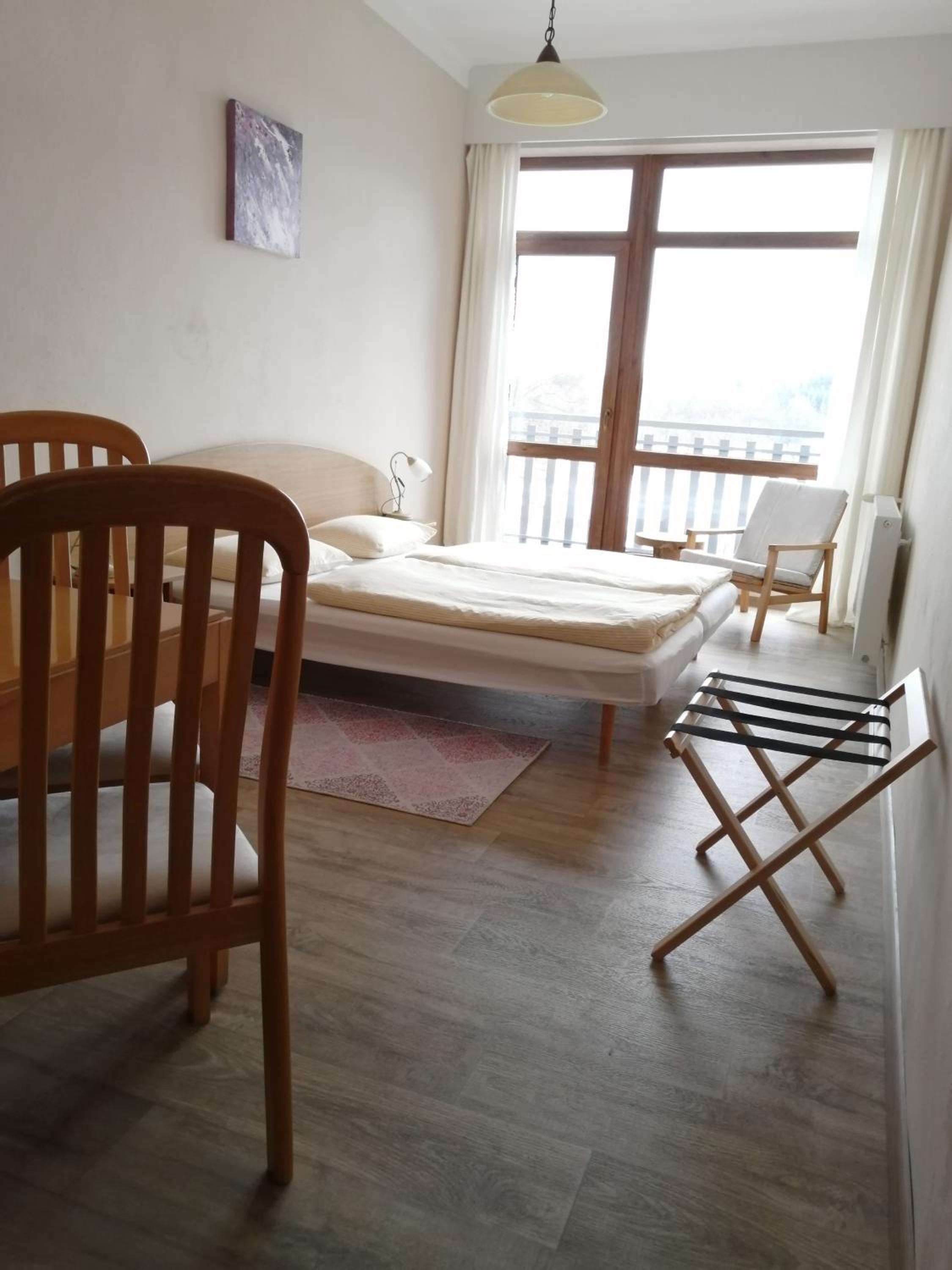 Double Room with Balcony - Photo 8
