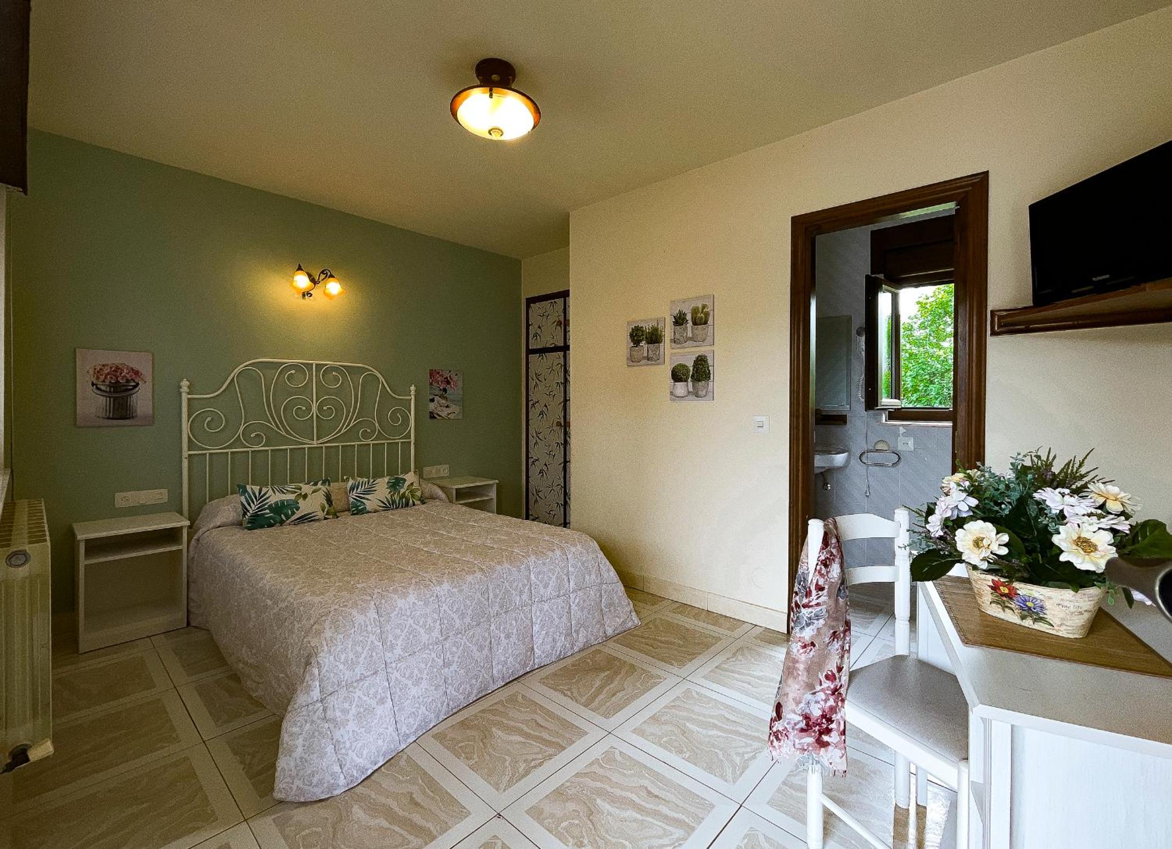 Double Room - Photo 12