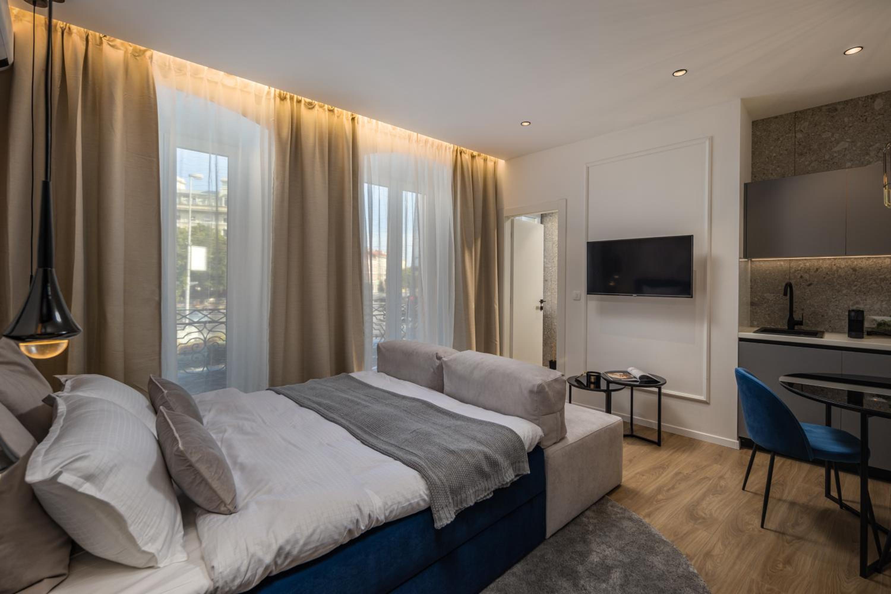 Studio Apartment - Photo 2