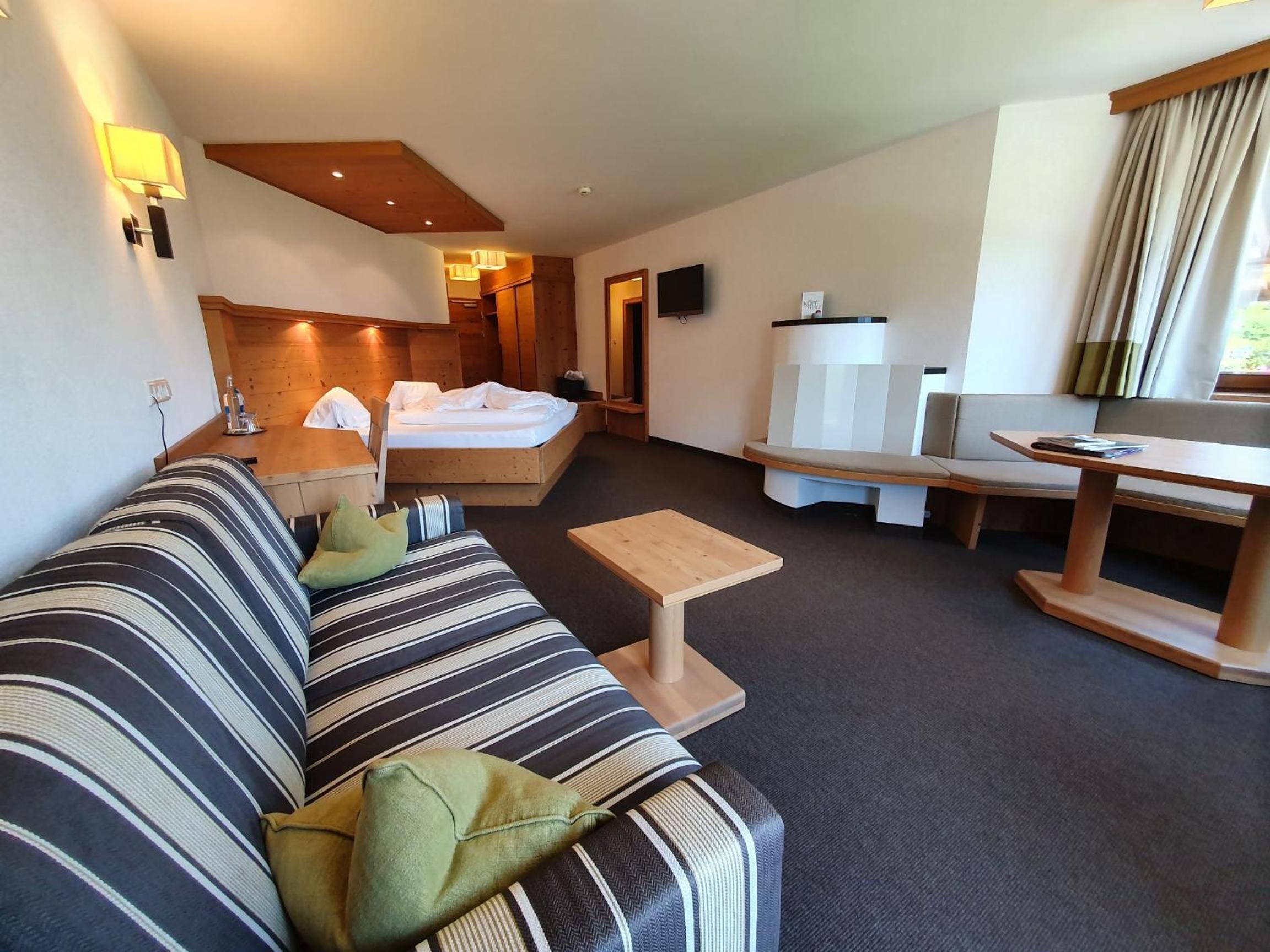 Deluxe Double Room - Photo 21
