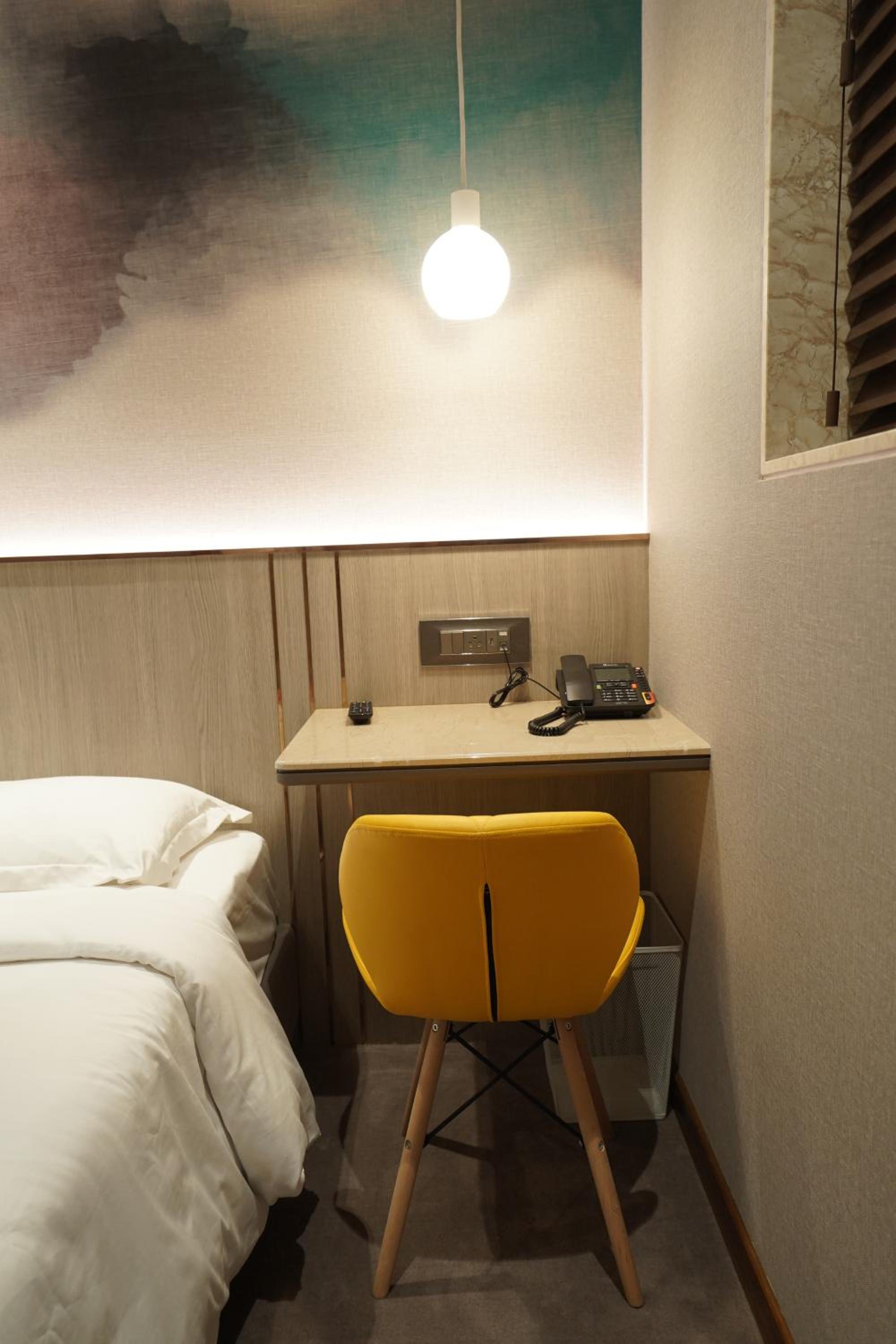 Luxe Queen Room - Photo 4