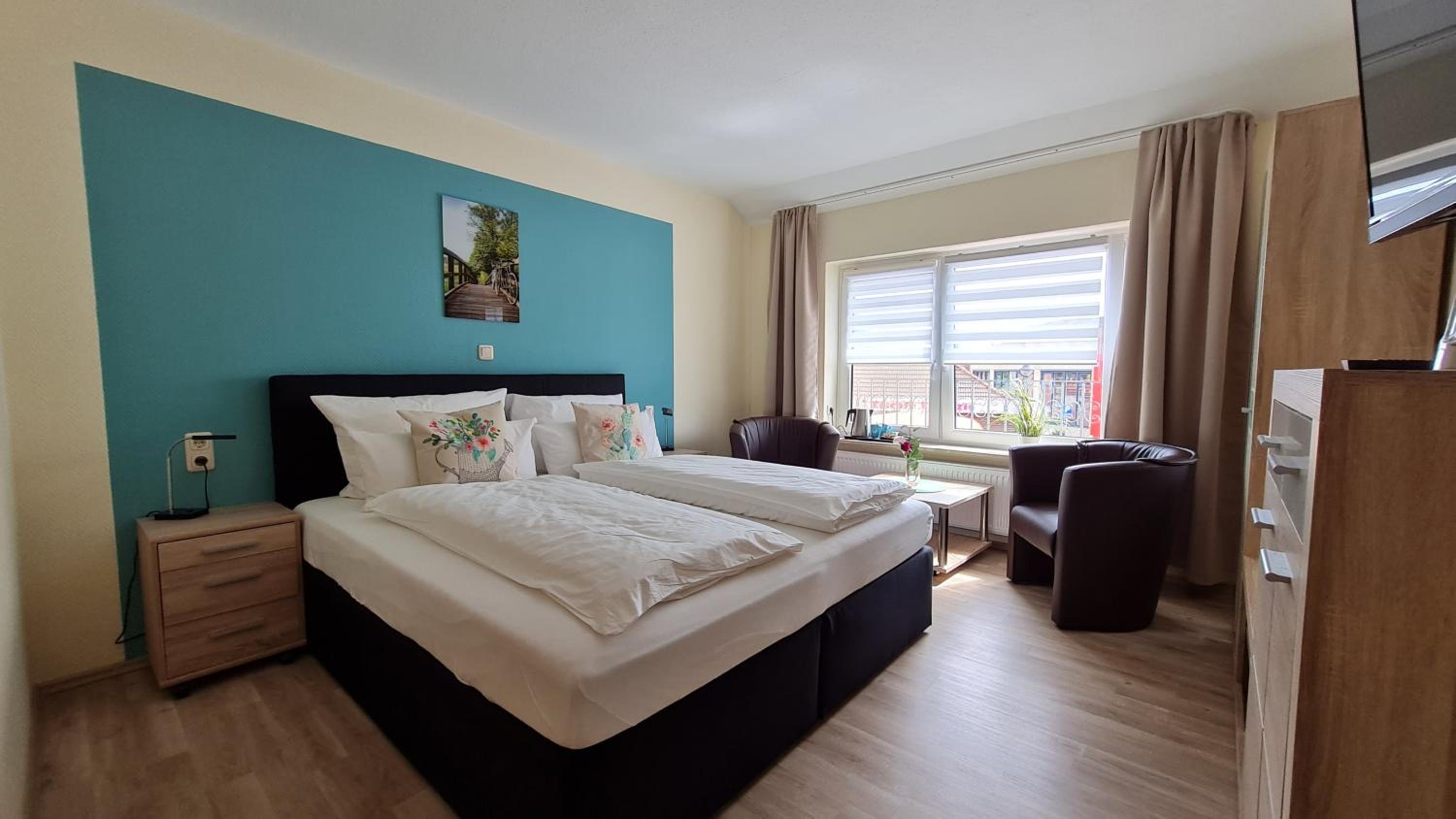Deluxe Double Room (2 Adults + 1 Child) photo 2