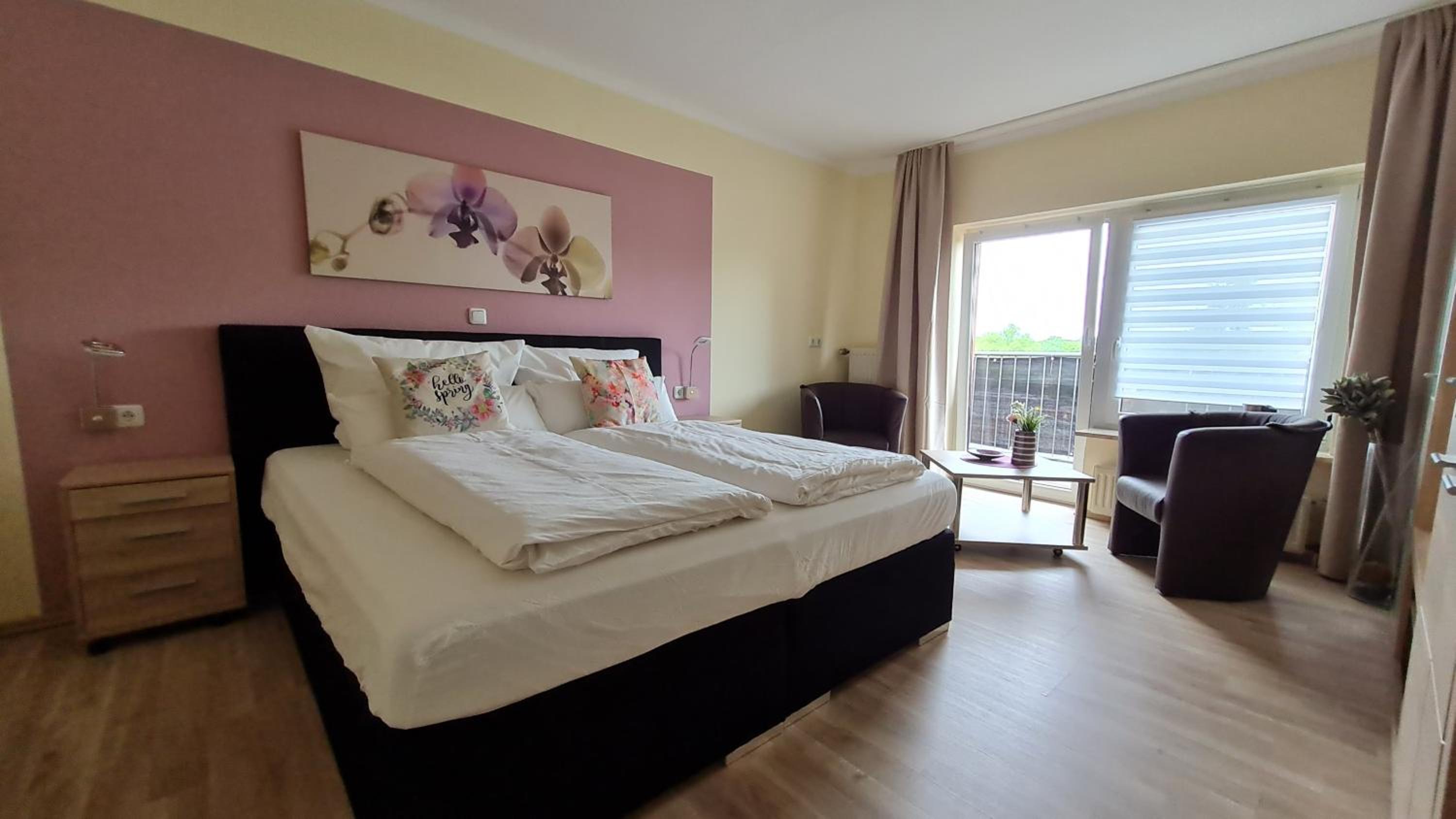 Deluxe Double Room (2 Adults + 1 Child) photo 3