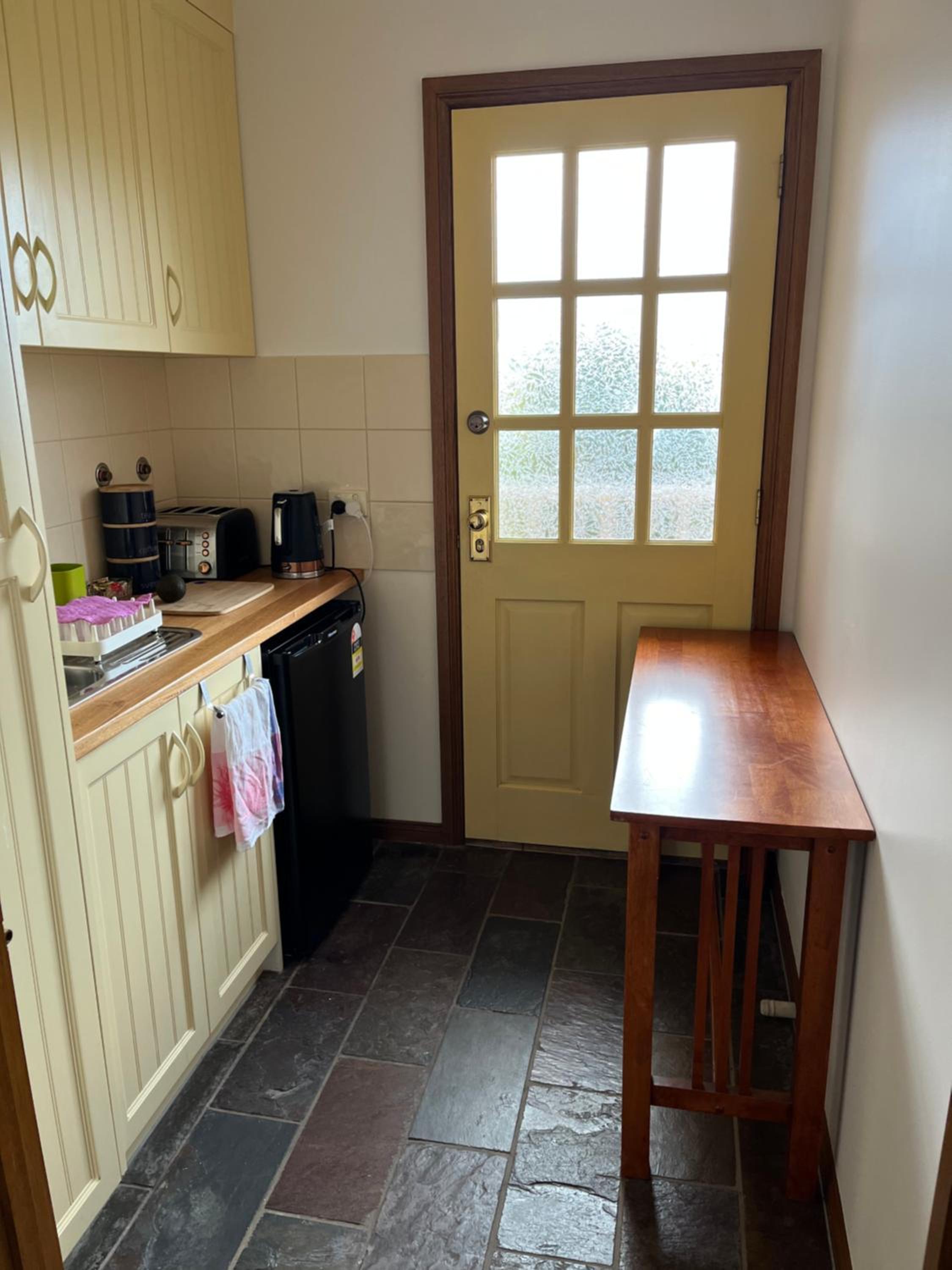 One-Bedroom Apartment - Photo 2