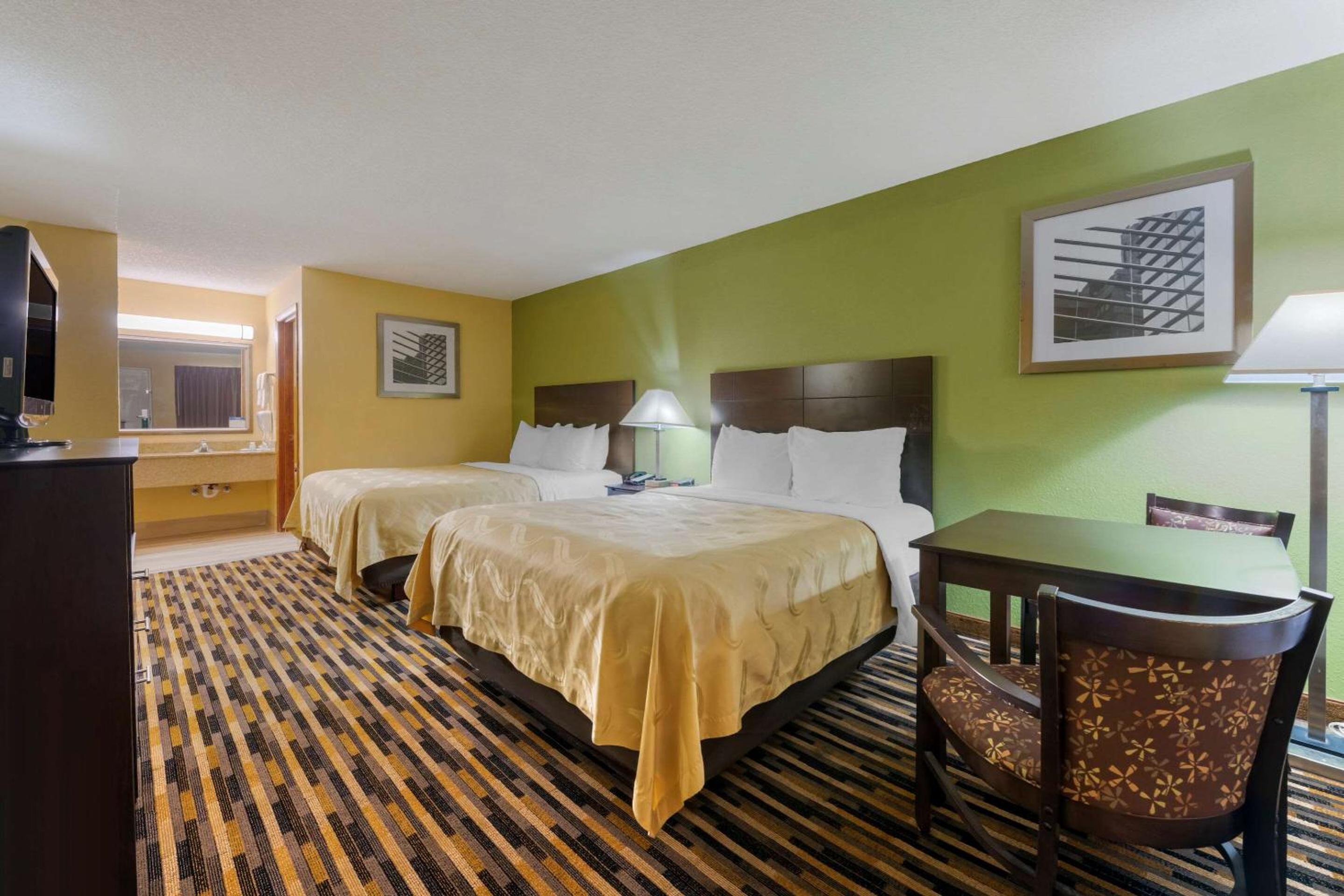 Queen Room with Two Queen Beds - Non-Smoking - Photo 1