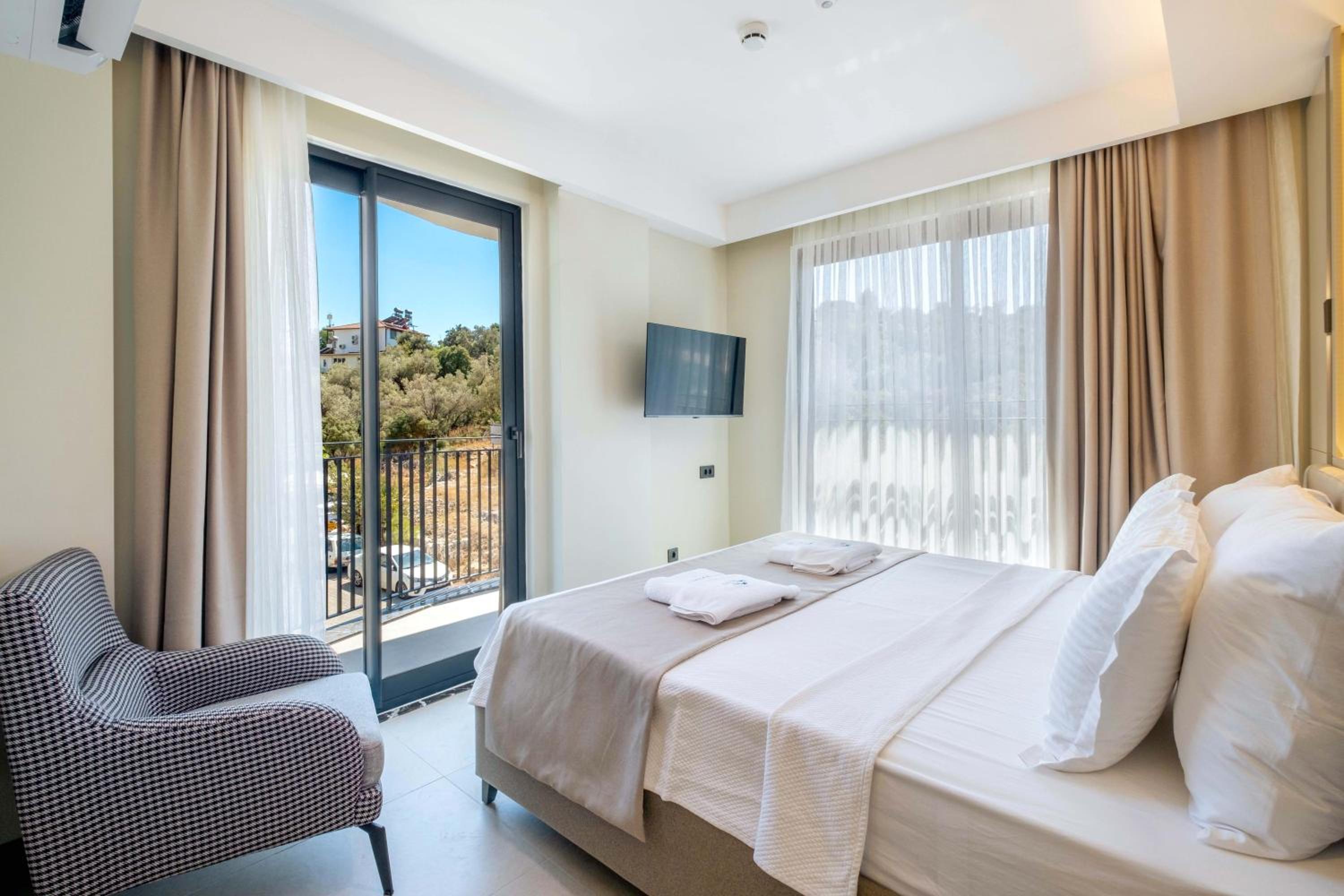 Deluxe Room - Photo 1
