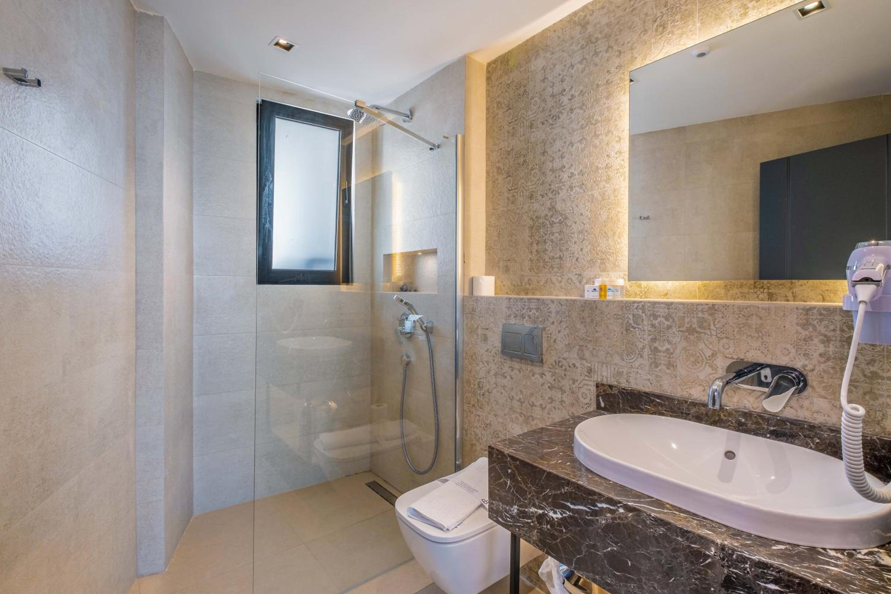 Deluxe Twin Room - Photo 9