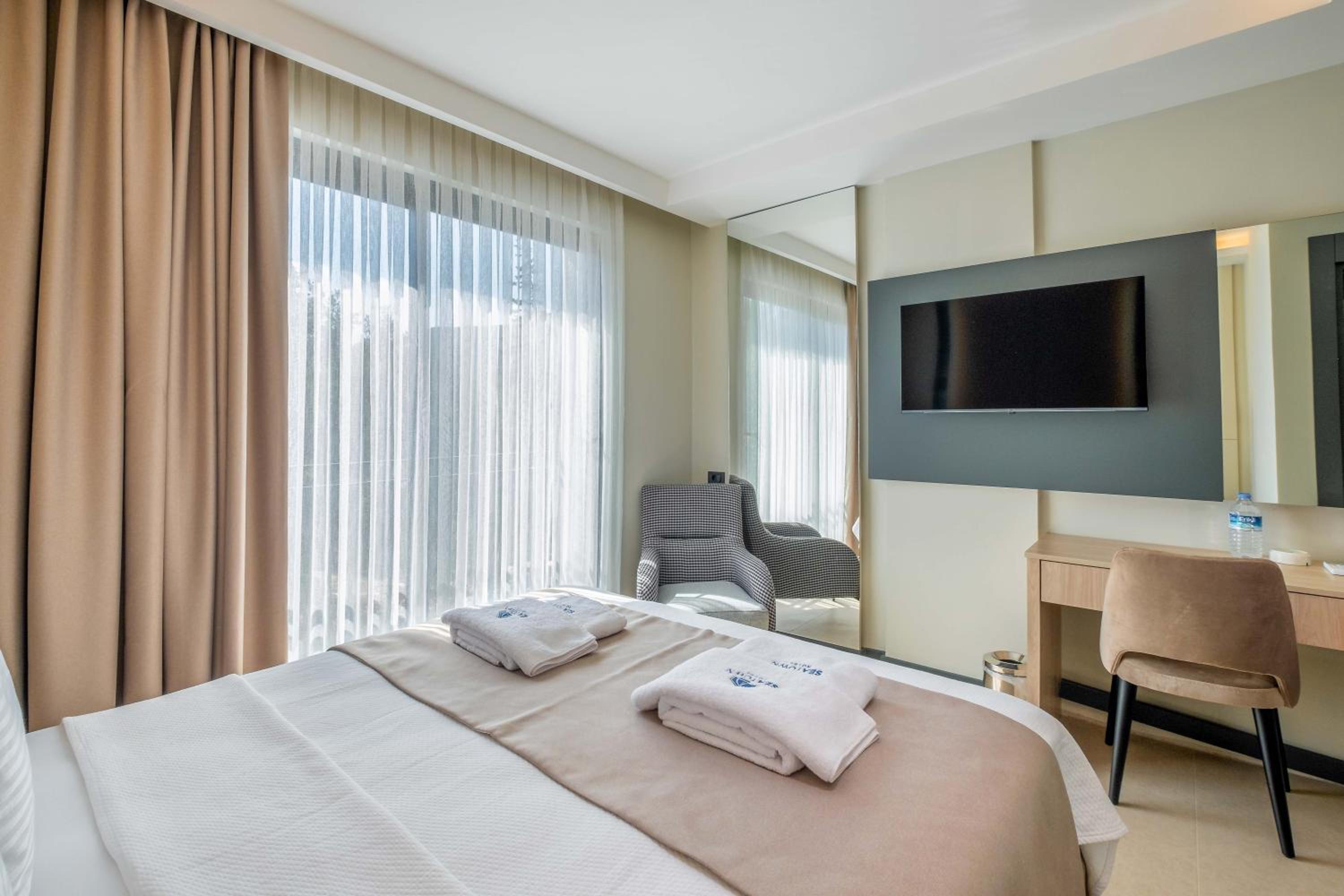Standard Double Room - Photo 10