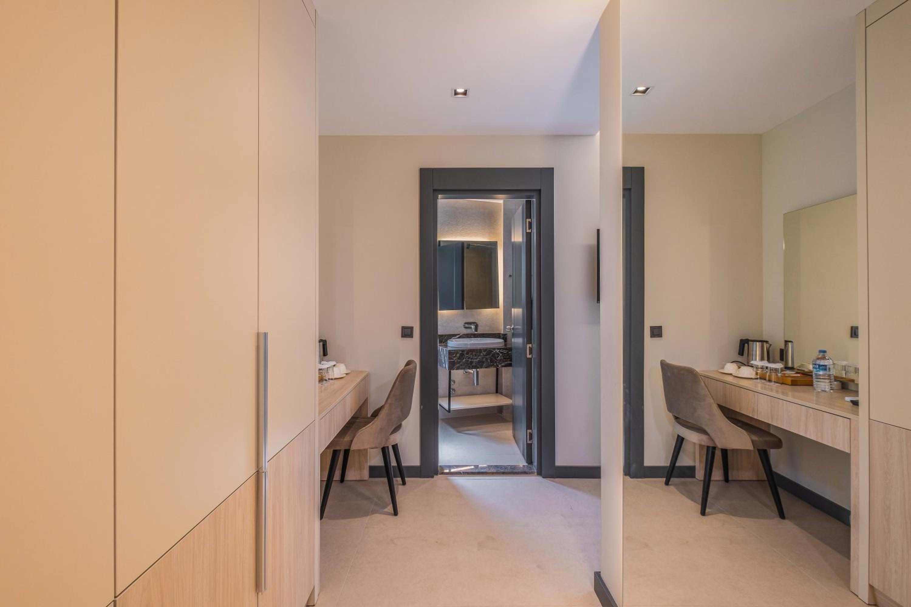 Deluxe Double Room - Photo 8
