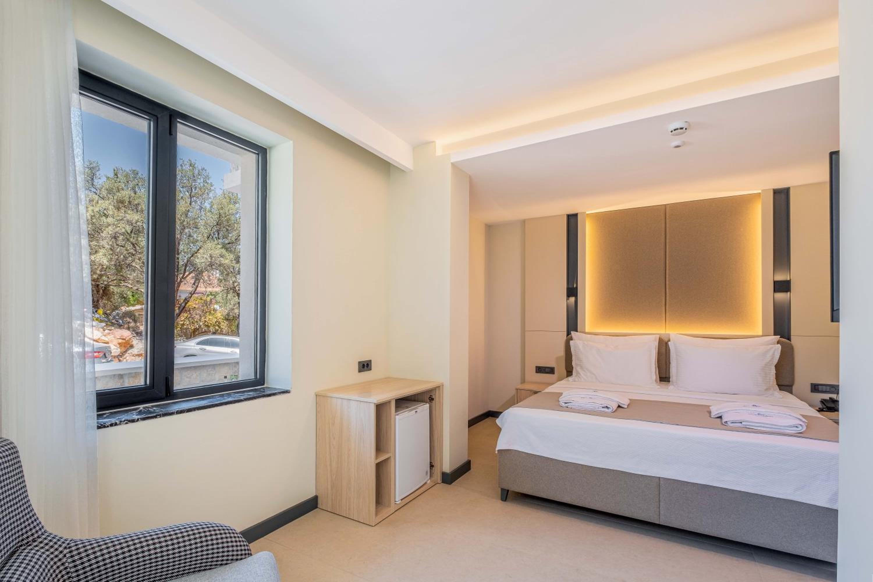 Deluxe Double Room - Photo 11