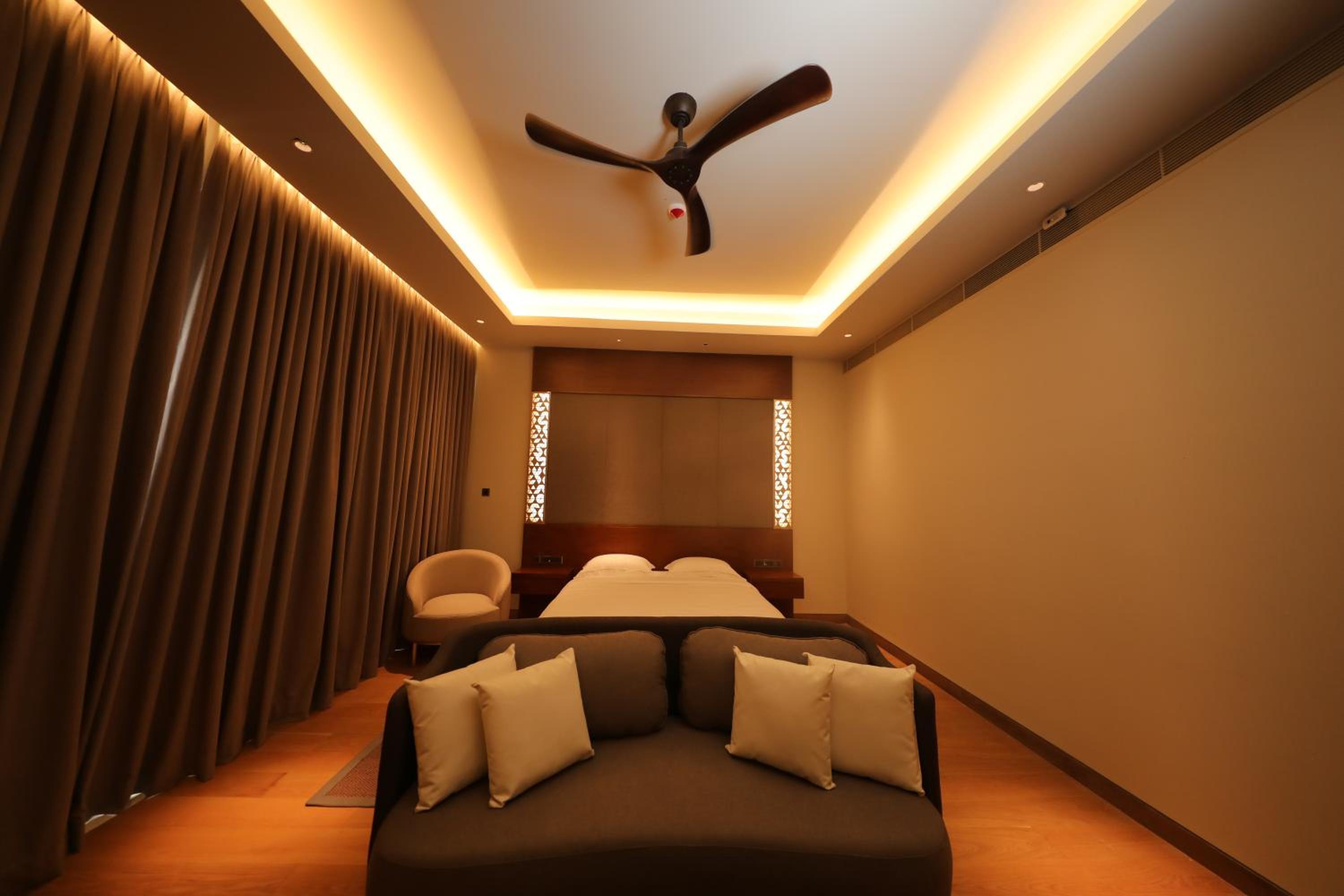 King Suite with Balcony photo 3