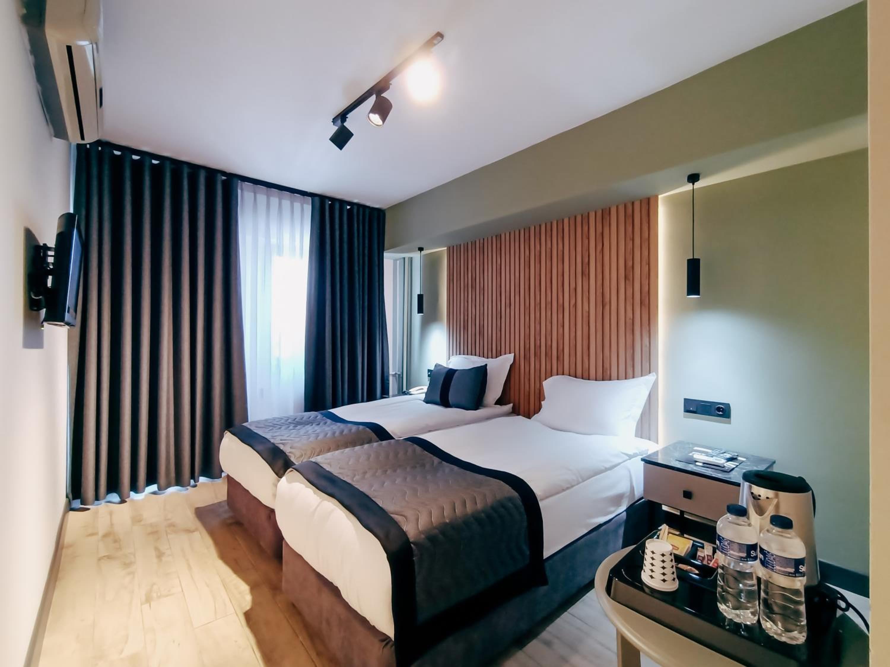 Standard Double Room - Photo 31
