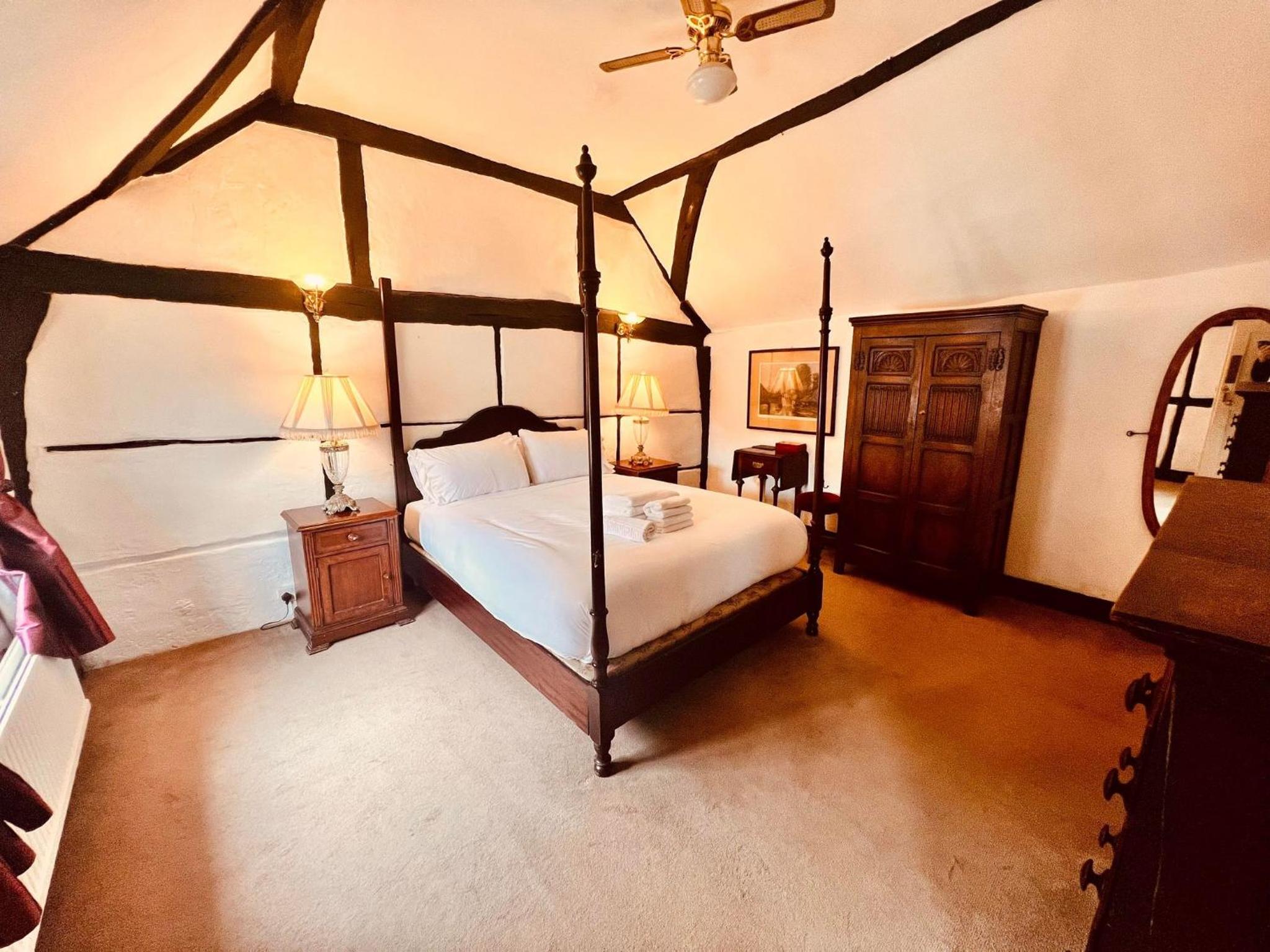 Deluxe King Room photo 1