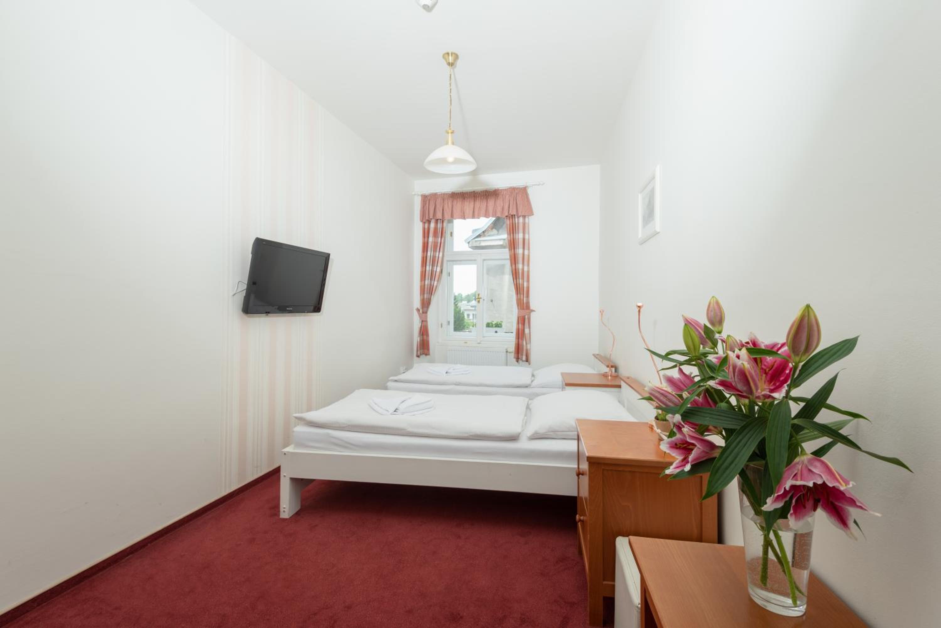 Double or Twin Room - Photo 8