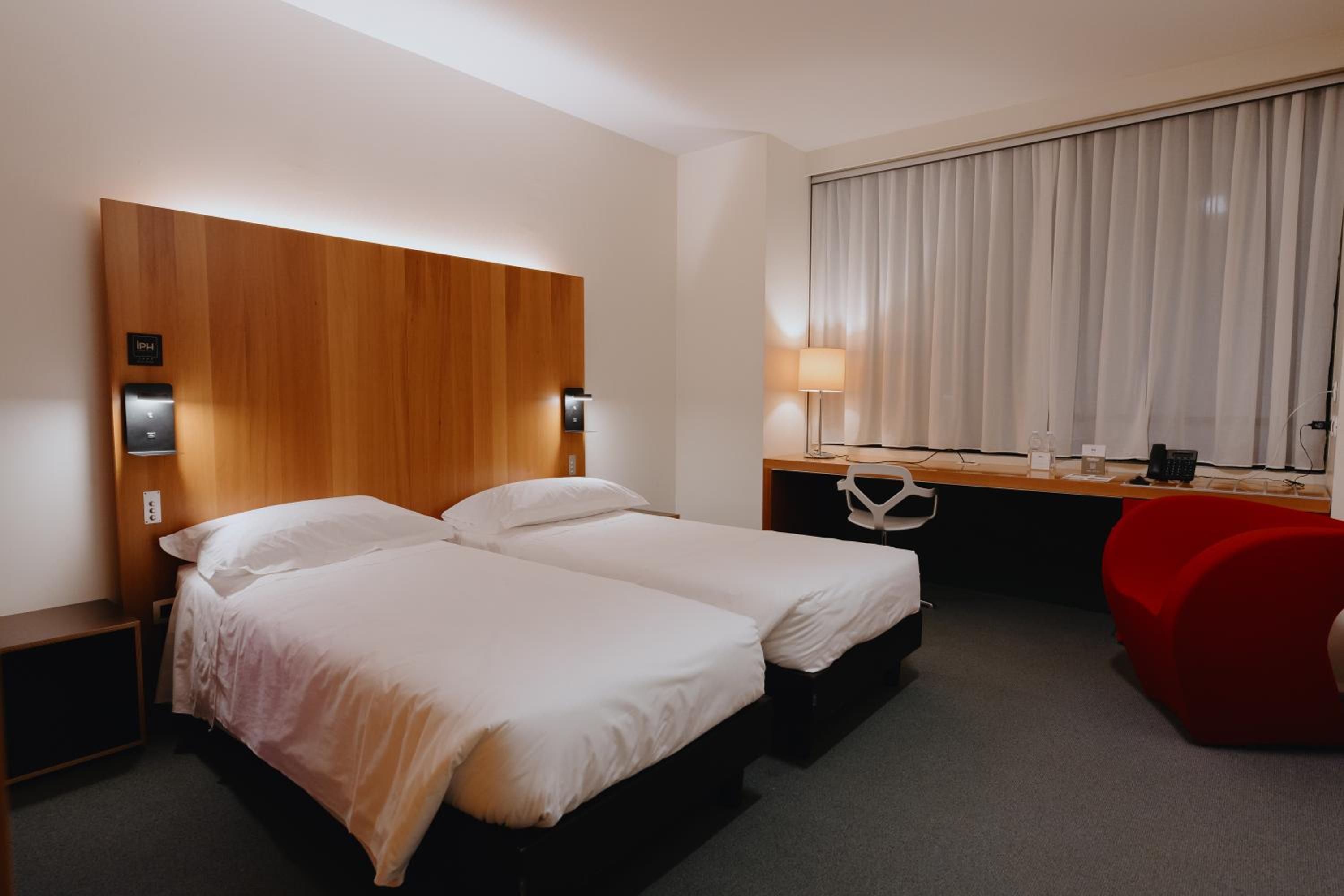 Standard Twin Room - Photo 1