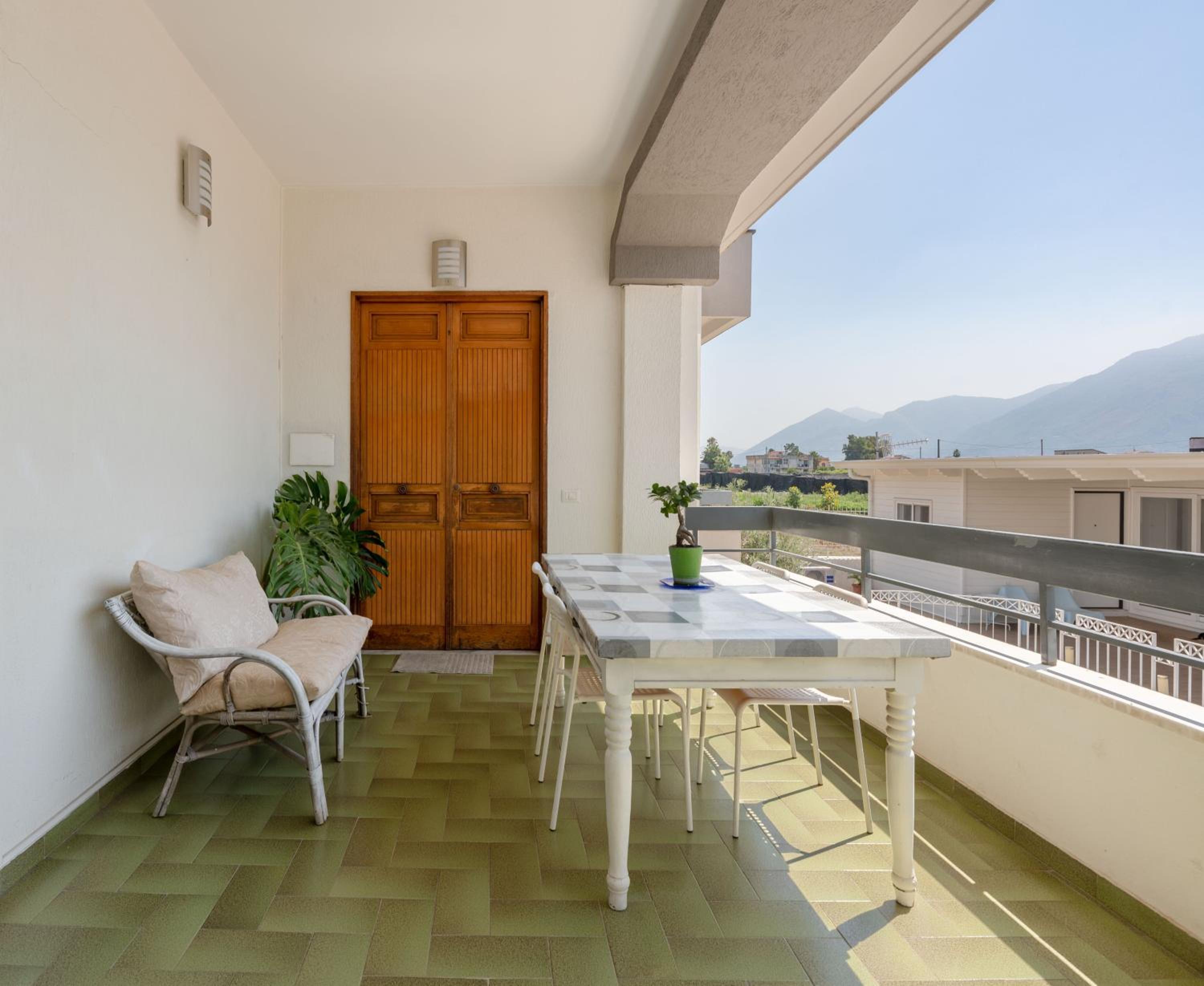 Double Room with Patio - Photo 17