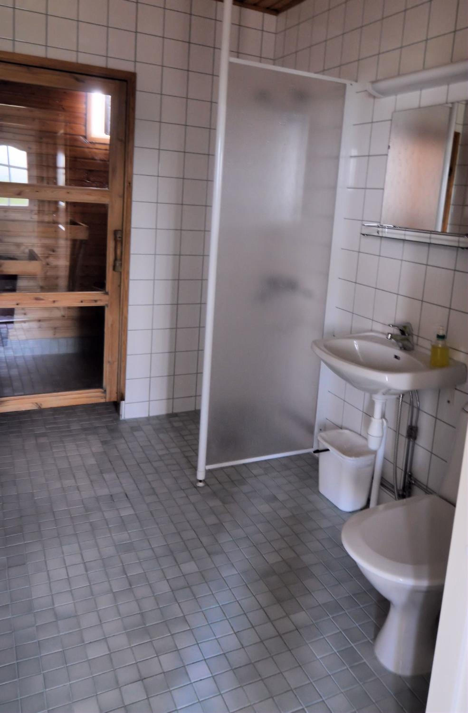 Apartment with Sauna - Photo 15