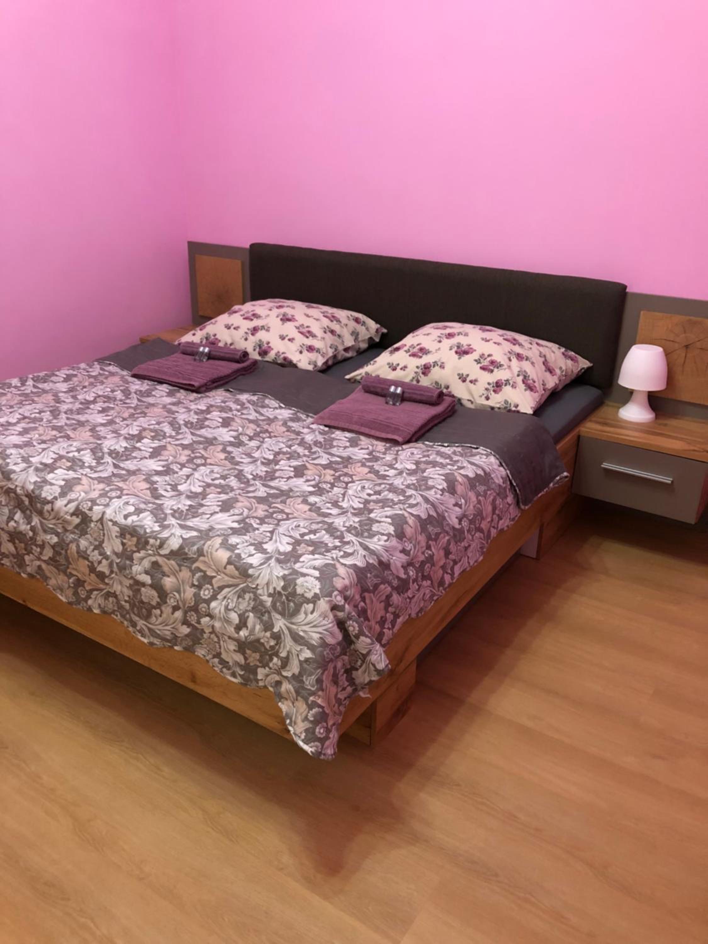 One-Bedroom Apartment - Photo 1