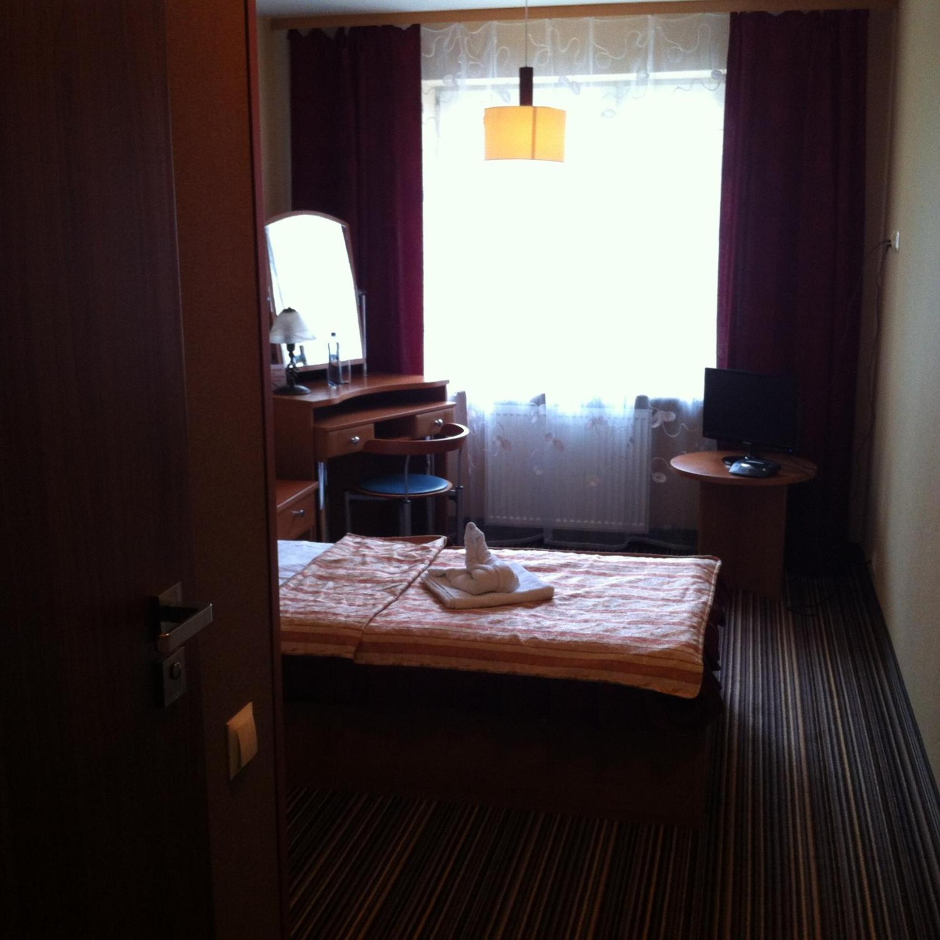 Single Room with Bathroom photo 3