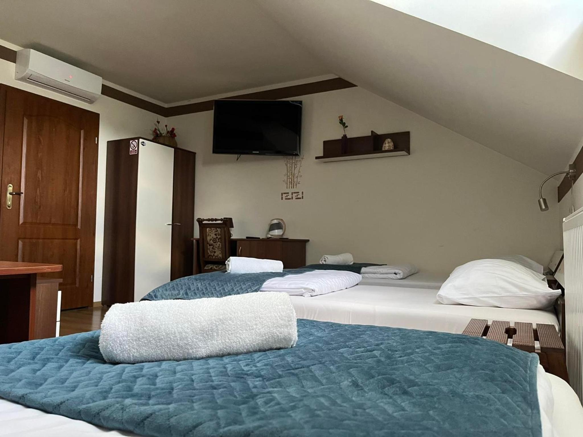 Triple Room with Bathroom photo 2
