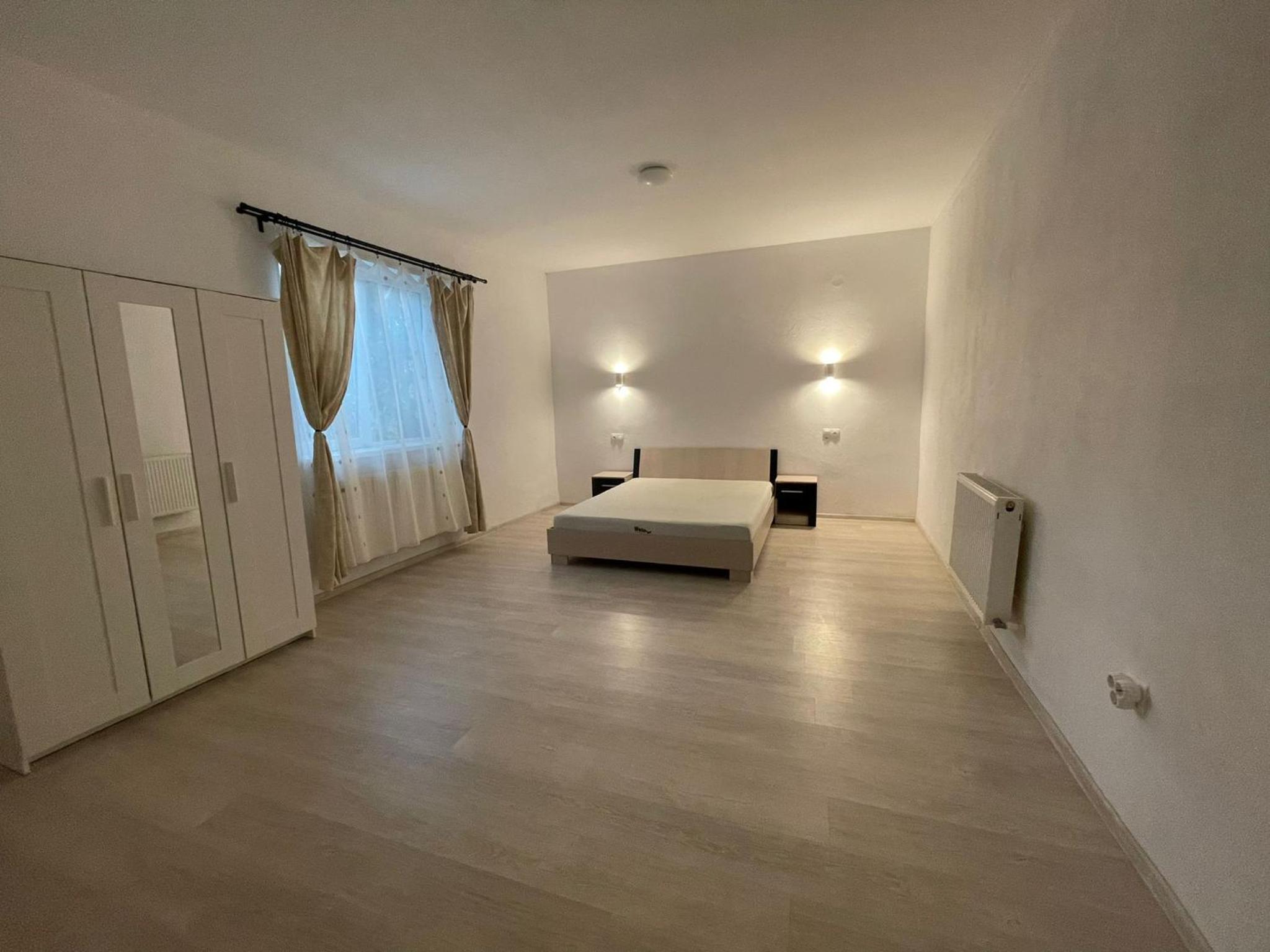 One-Bedroom Apartment - Photo 1