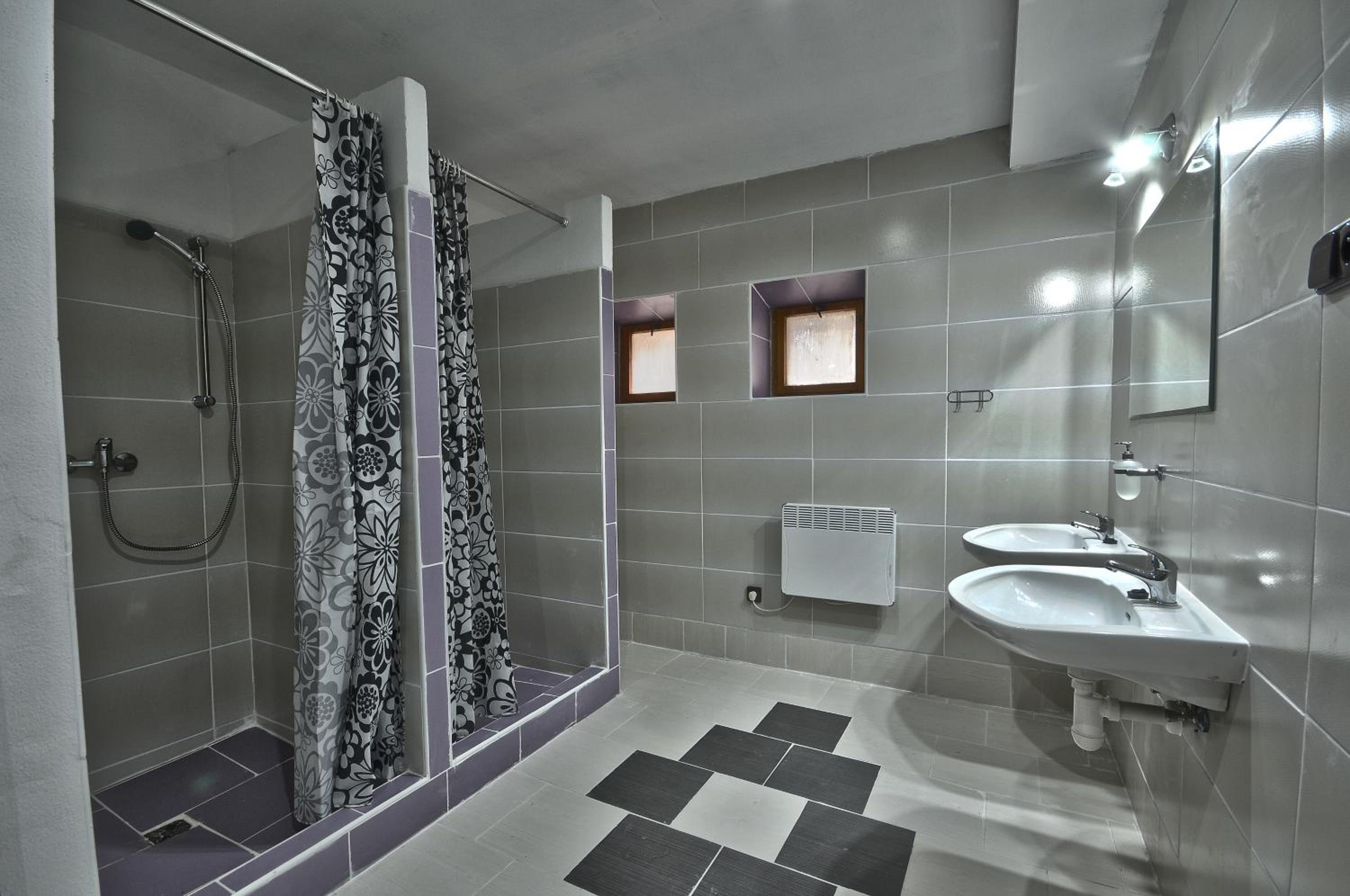 Twin Room with Shared Bathroom photo 2