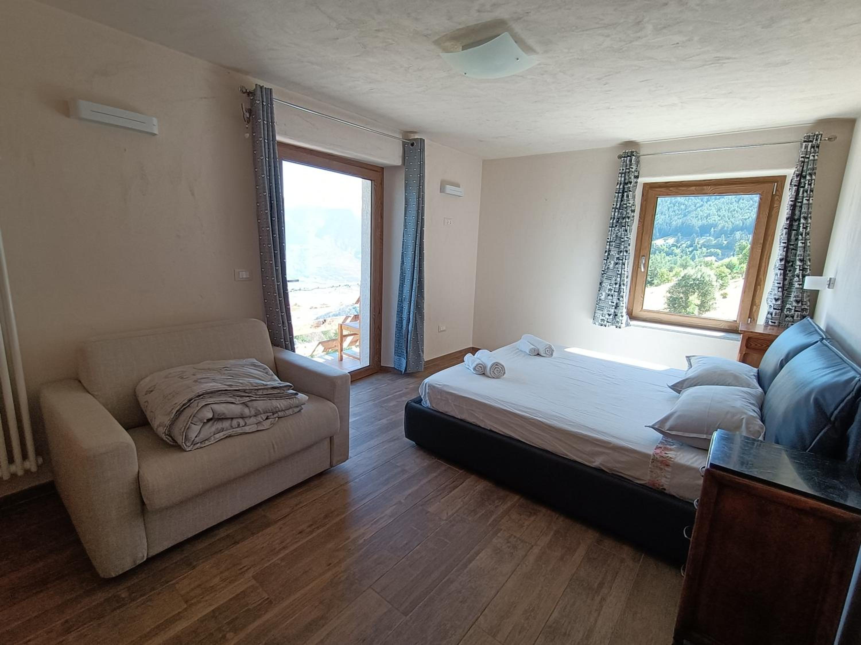 Apartment with Mountain View photo 1
