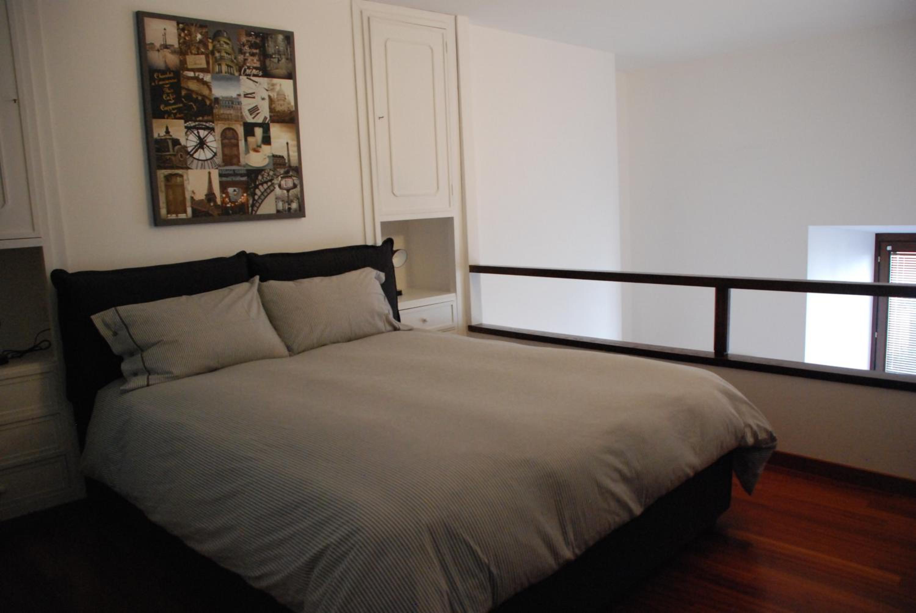 Superior Studio with View of Square - Split Level