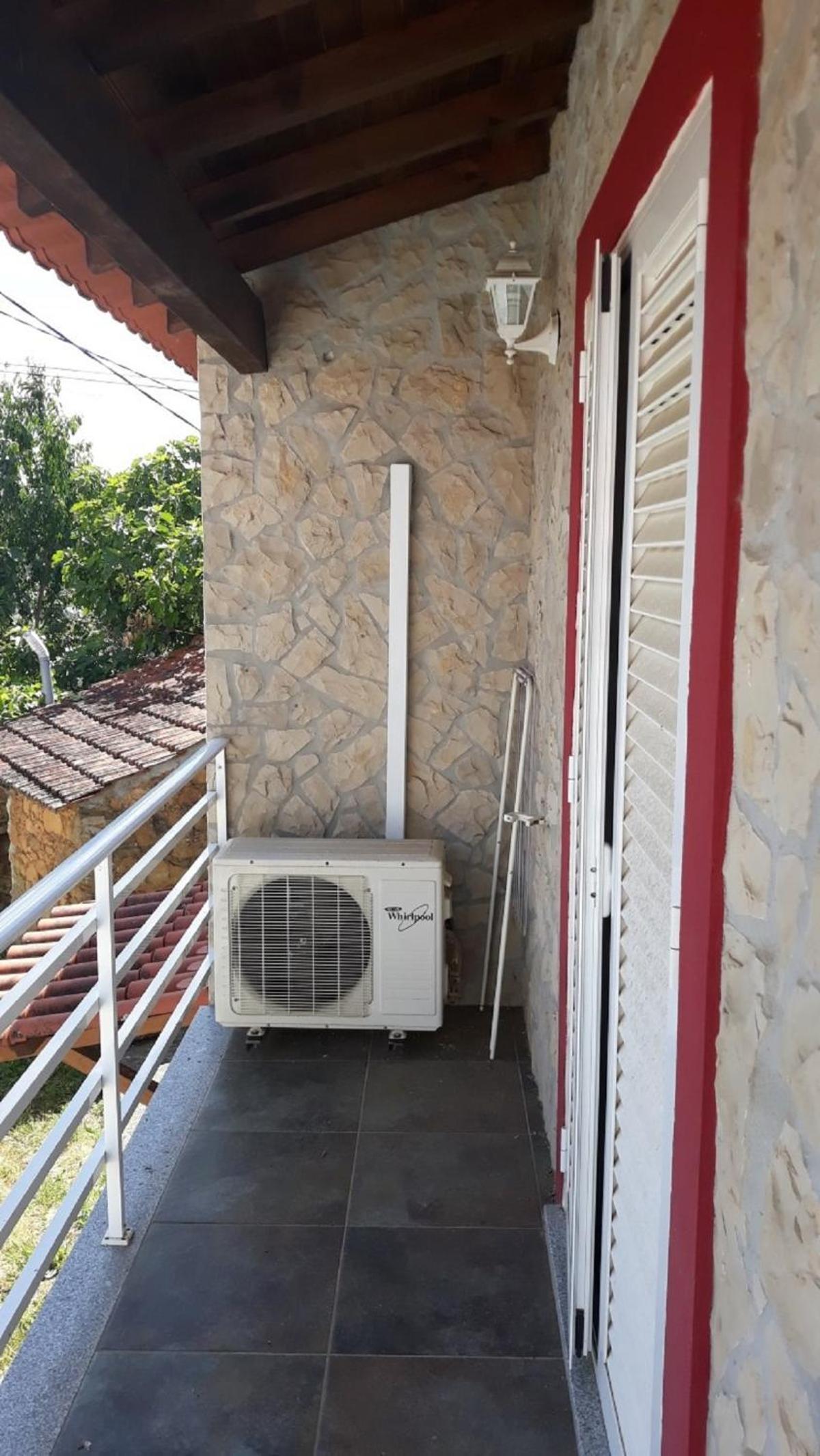 One-Bedroom House - Photo 18