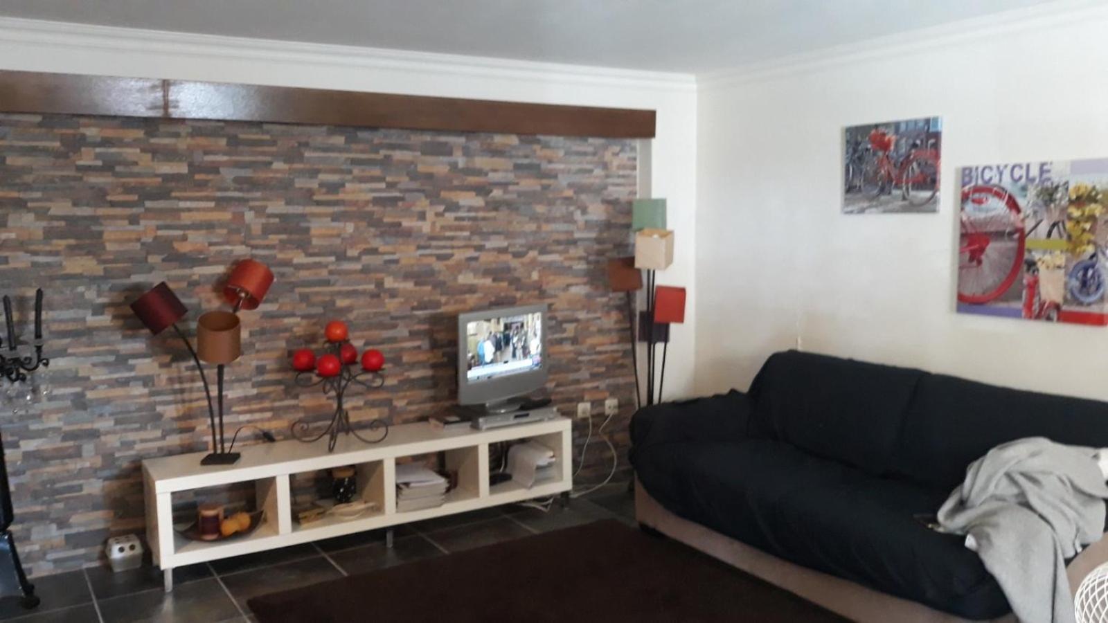One-Bedroom House - Photo 20