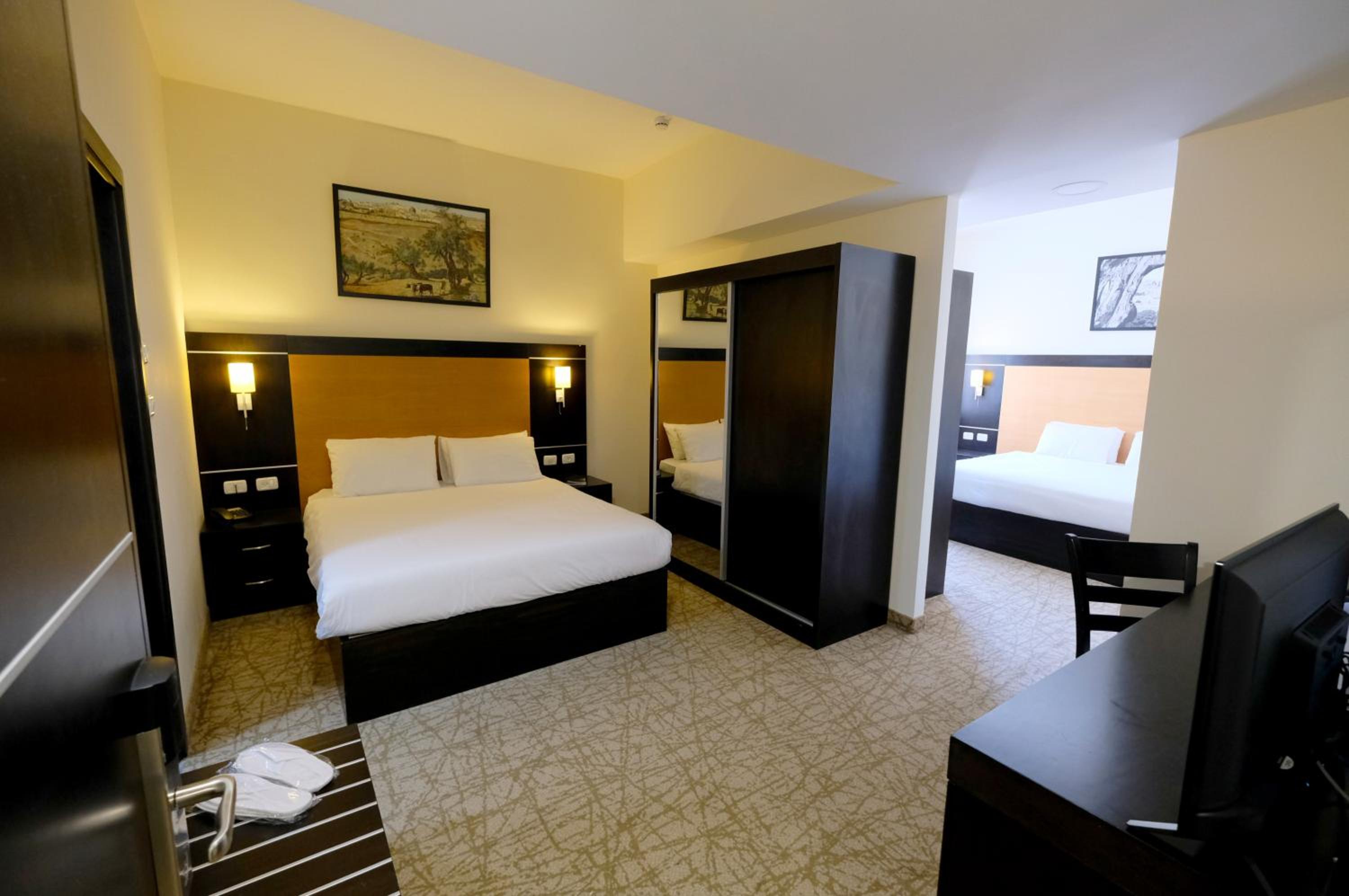Standard Quadruple Room - Photo 10