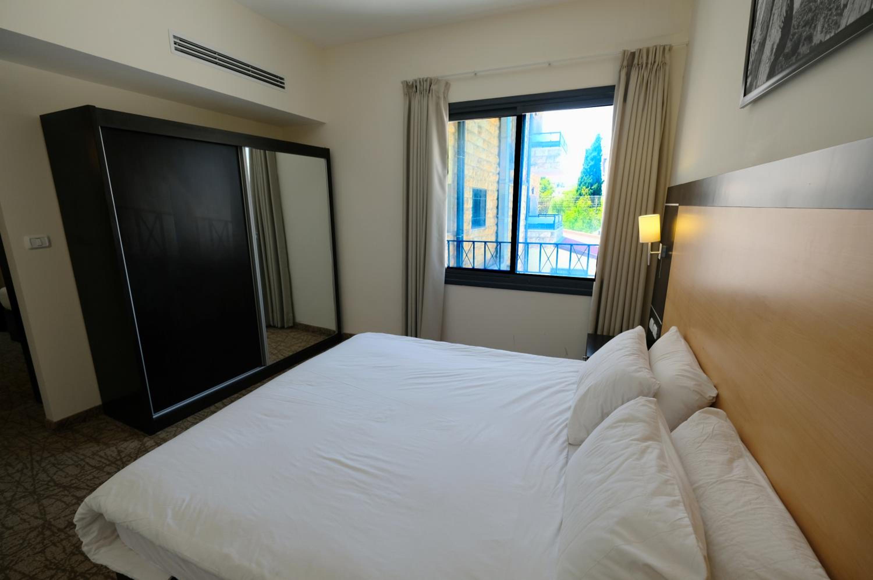 Standard Quadruple Room - Photo 12