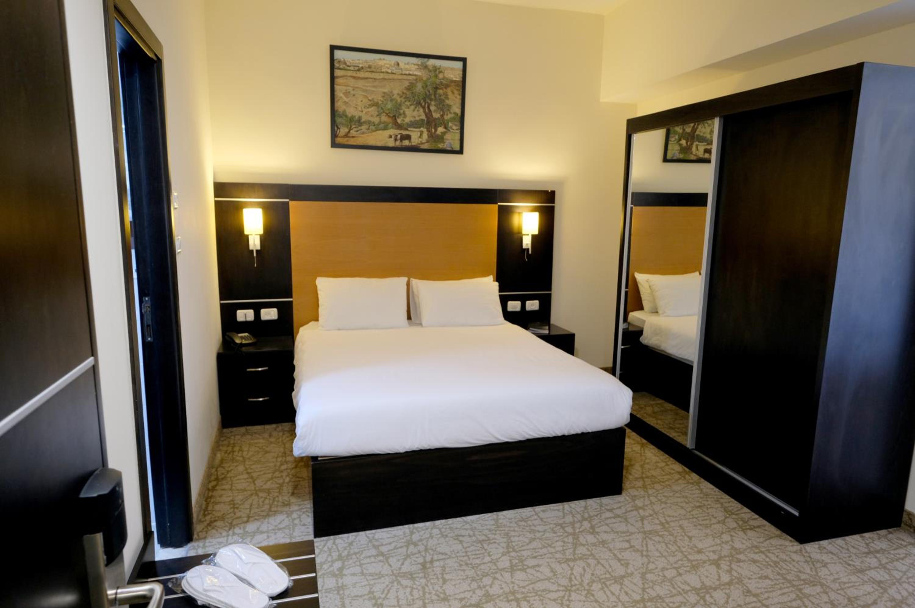 Standard Double Room - Photo 2