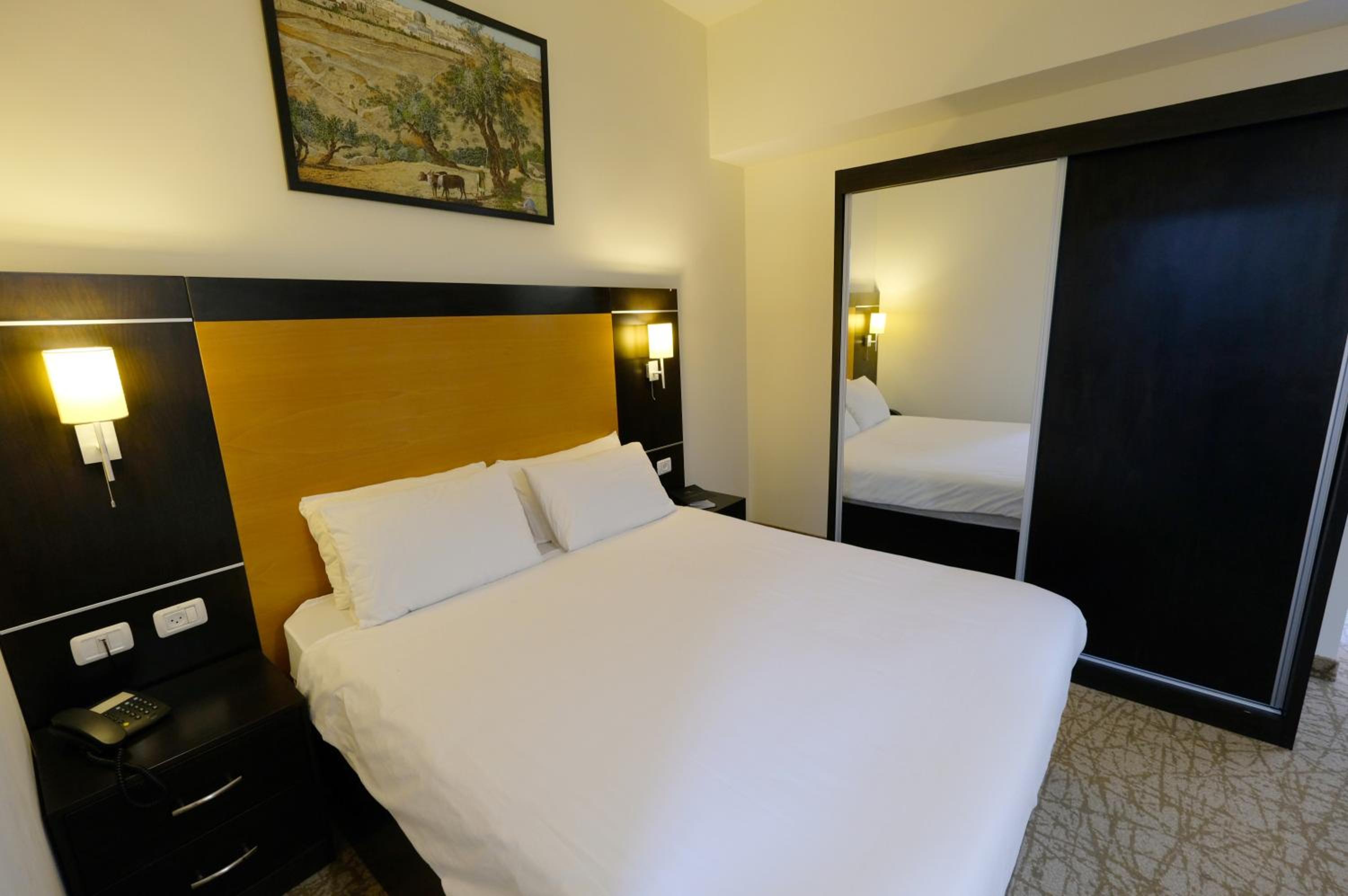 Standard Double Room - Photo 4